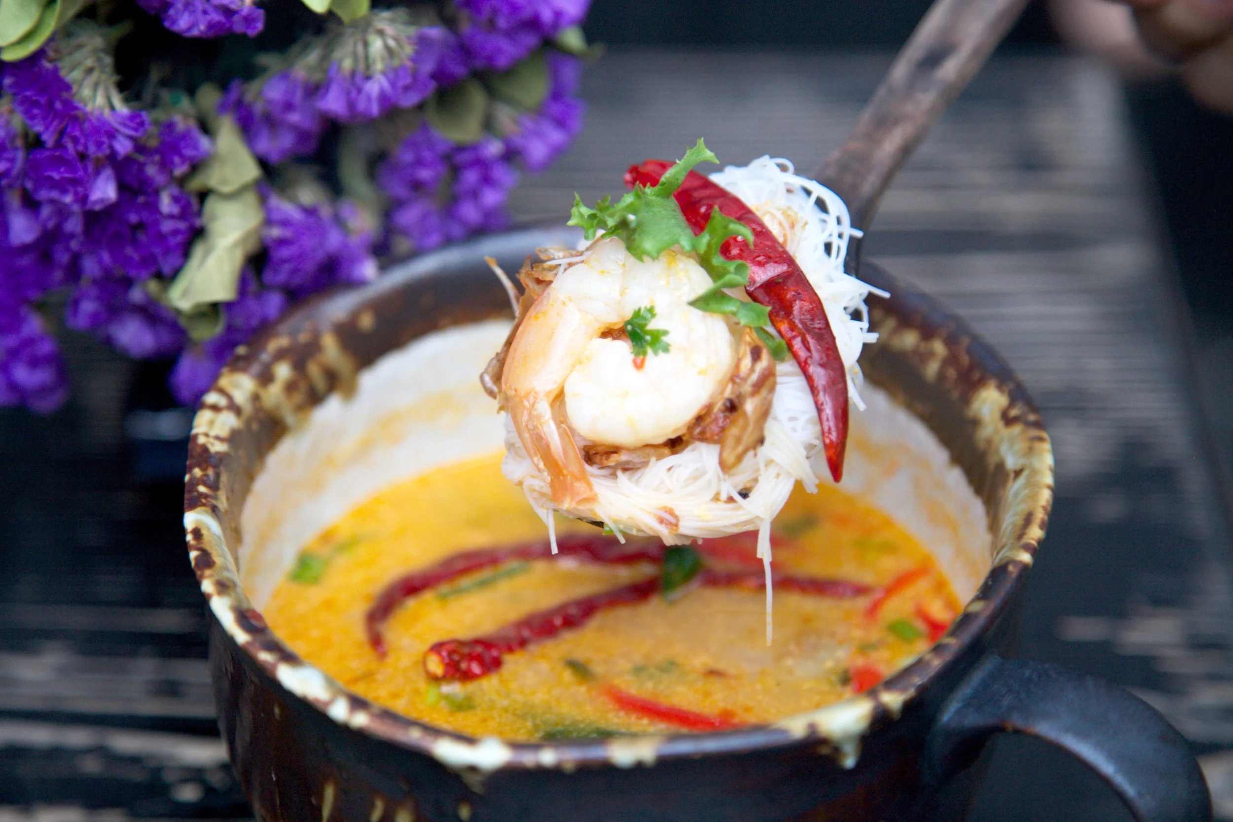ต้มยำกุ้งหมี่ขาว.jpg