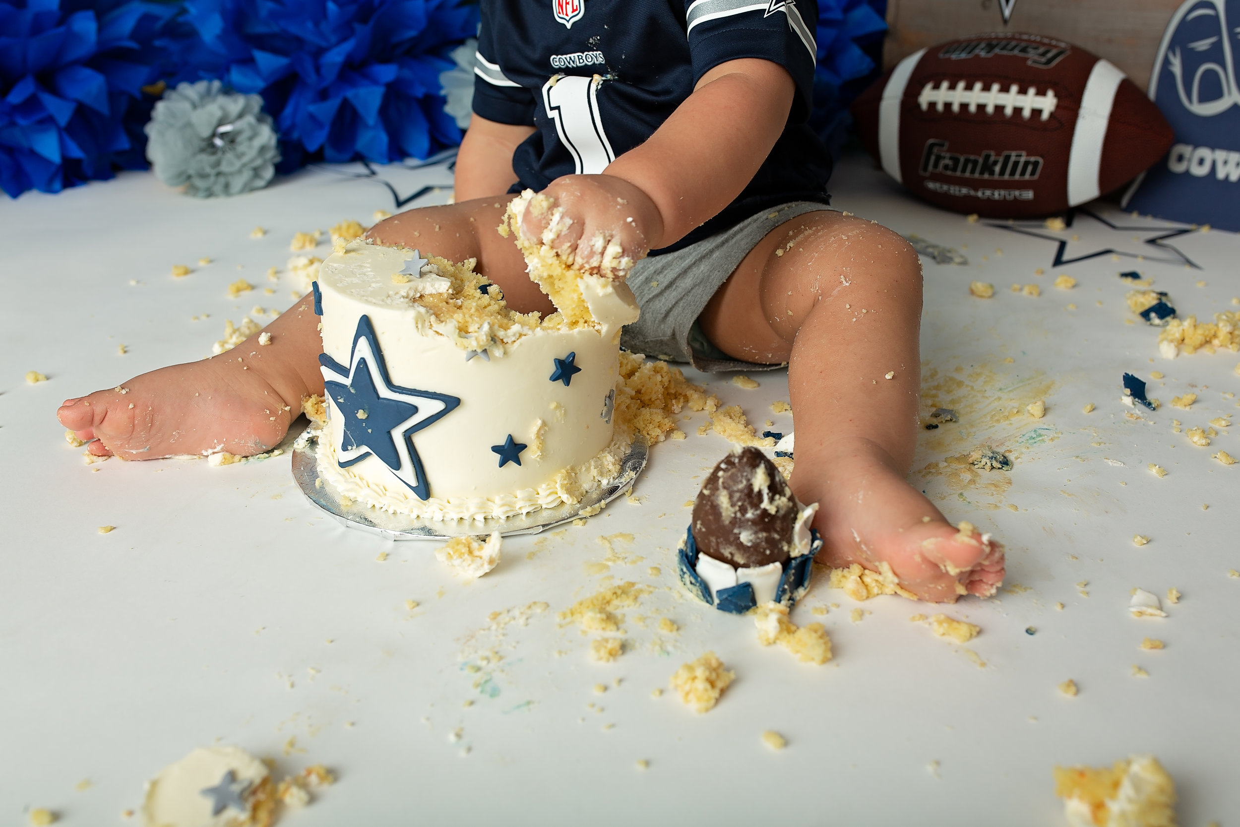 NivinCasey'sOneyearCakeSmashSession_DallasCowboys37.jpg