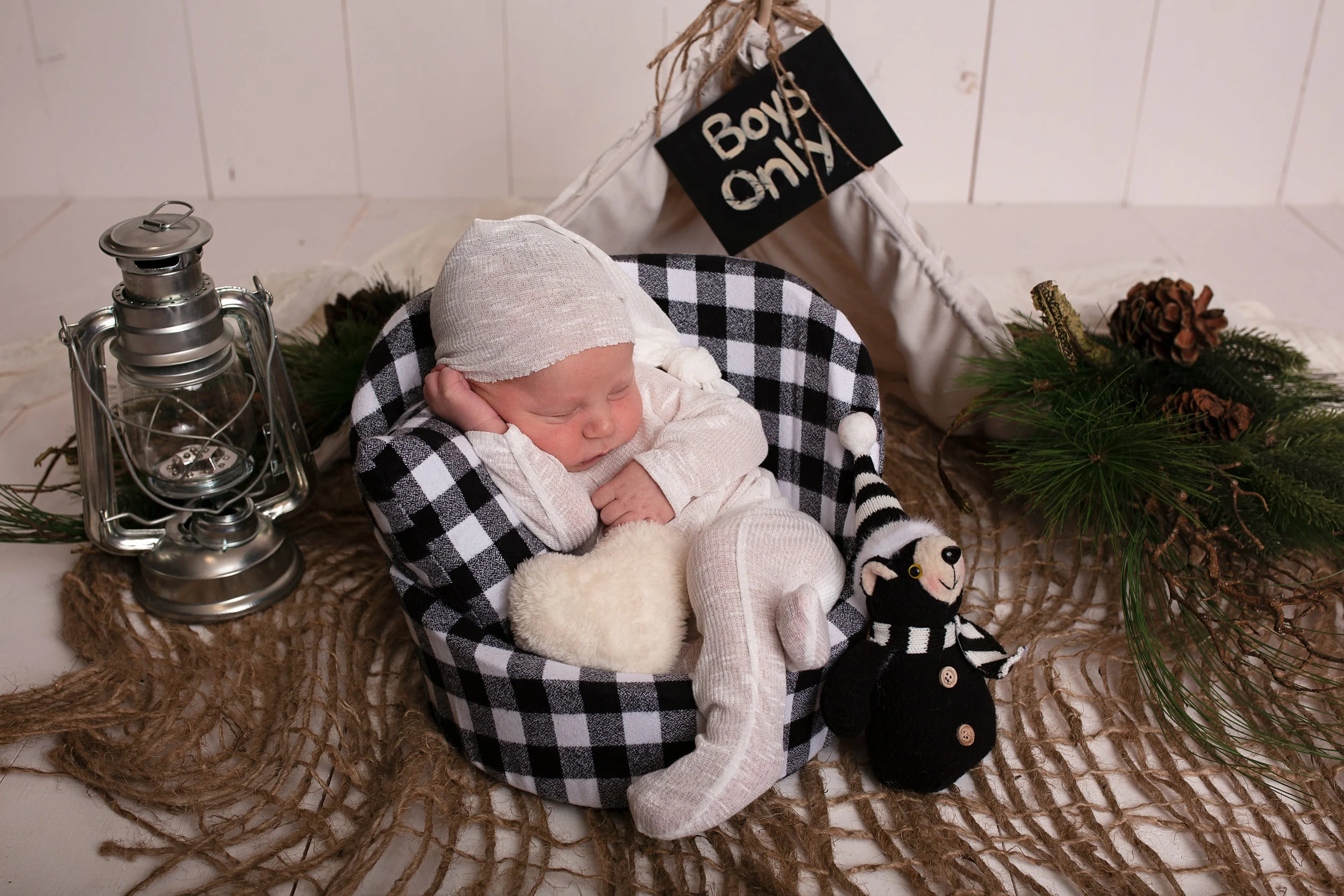 18_11_04 Melody Foster Newborn Session - Pryson43.jpg