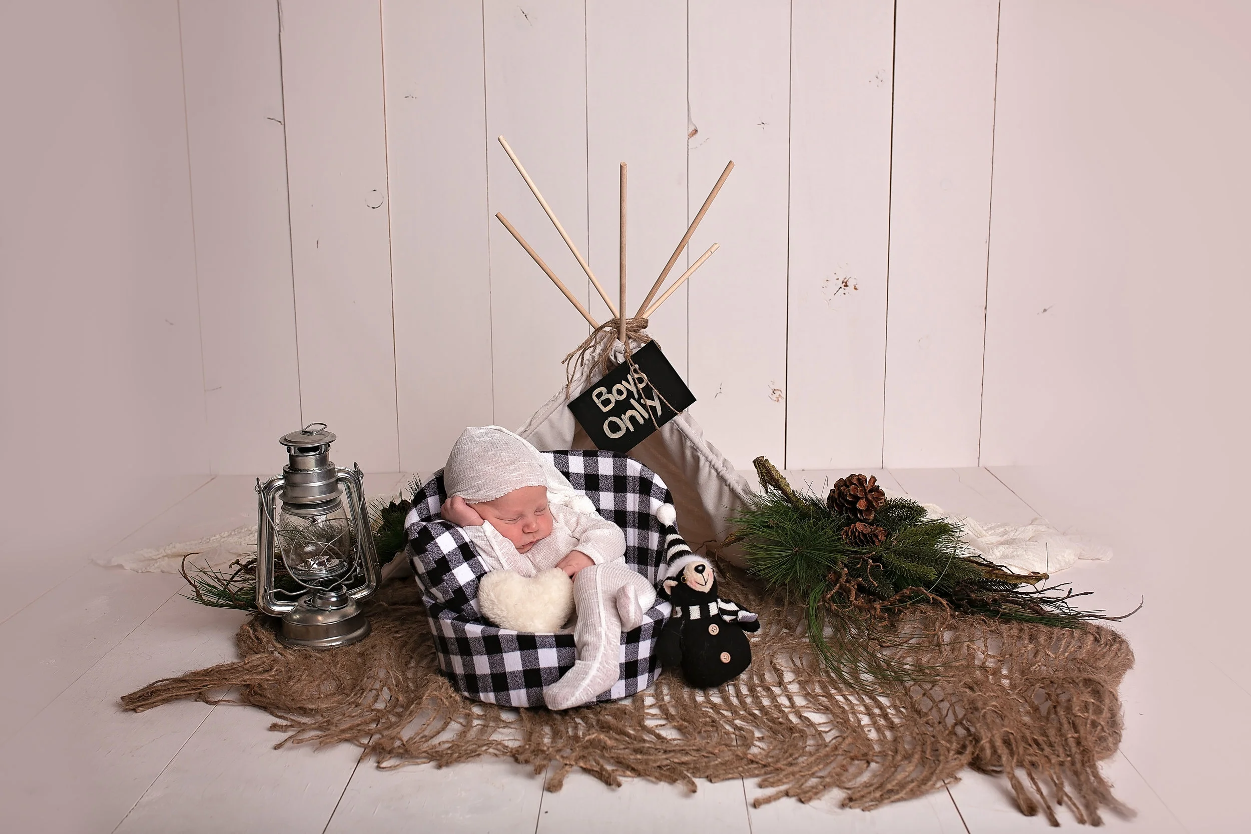 18_11_04 Melody Foster Newborn Session - Pryson45.jpg
