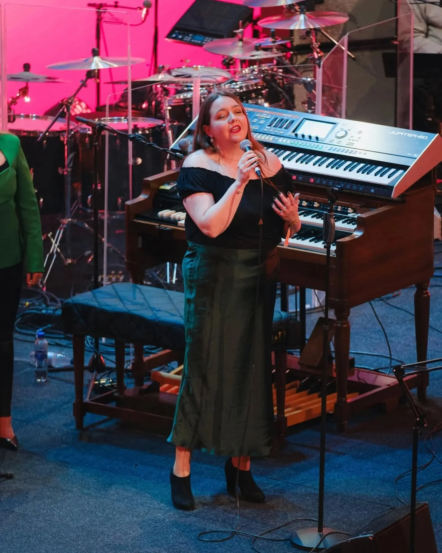 She's beauty and she's grace, she's the best Assistant MD a choir could ask for... Our fearless soprano leader Naomi Ryder rocking the stage at @musicandartsglobal as we paid tribute to the one and only @cecewinans ✨ 

Thank you for everything that y