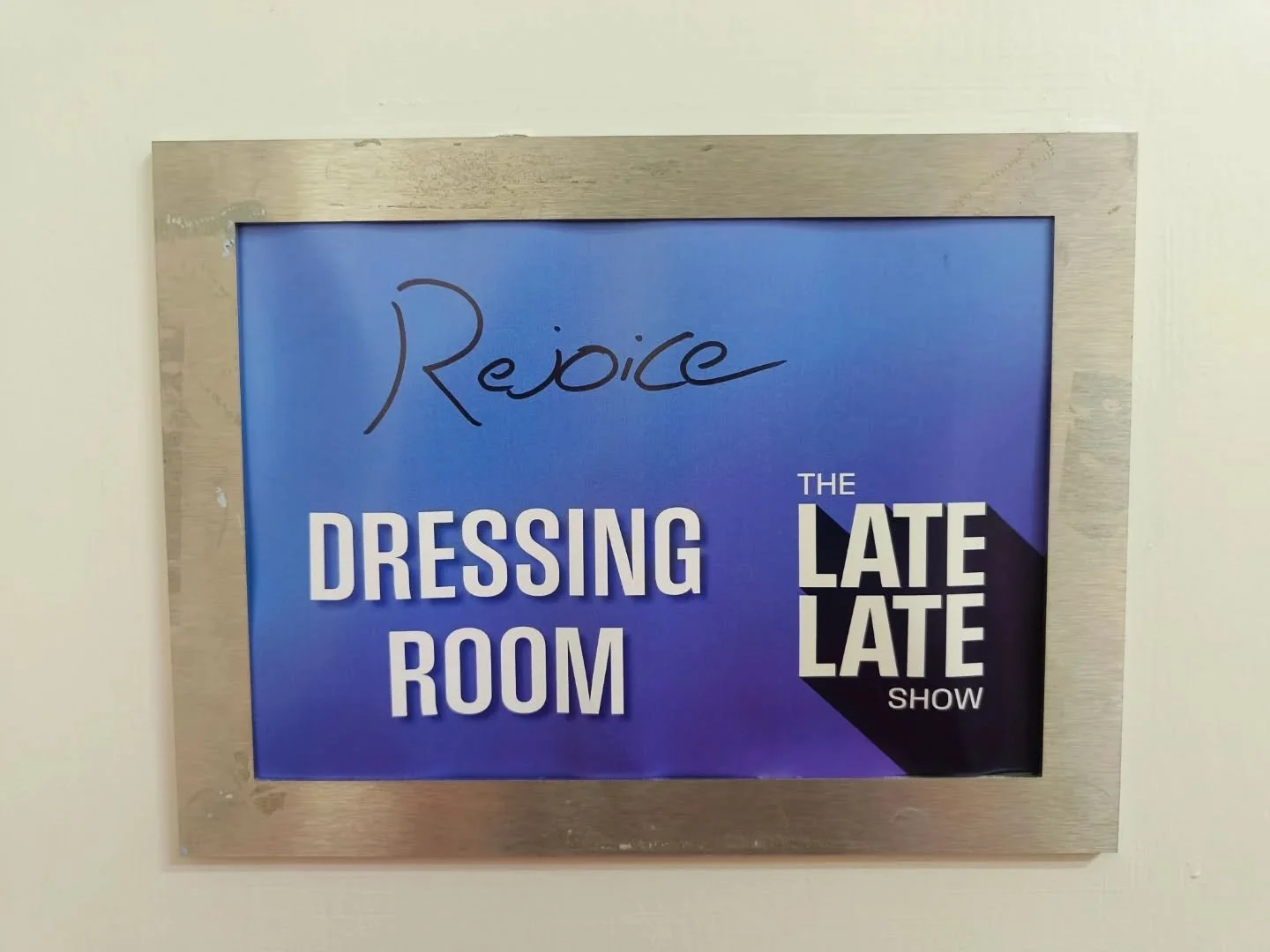 You'll find out on Friday... 👀 🤫 

. . .

#ladyinred #gospelmusicireland
#gospelchoir #rejoice #rejoicegospelchoir #backingvocal #choir #latelateshow