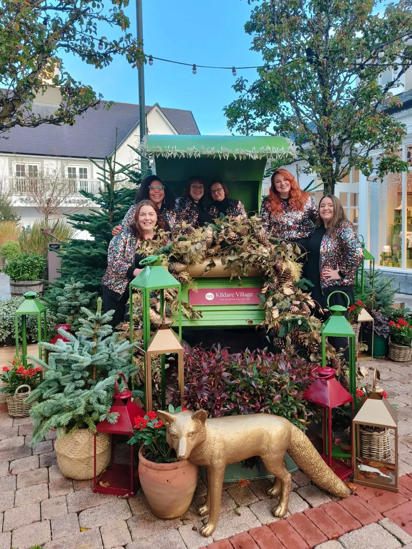 We had such a wonderful day singing in Kildare Village for the launch of their Christmas season and, of course, the switching on of their fabulous Christmas lights! ✨ 

Thanks to @7entertainmentireland and @kildarevillage for having us, and huge than