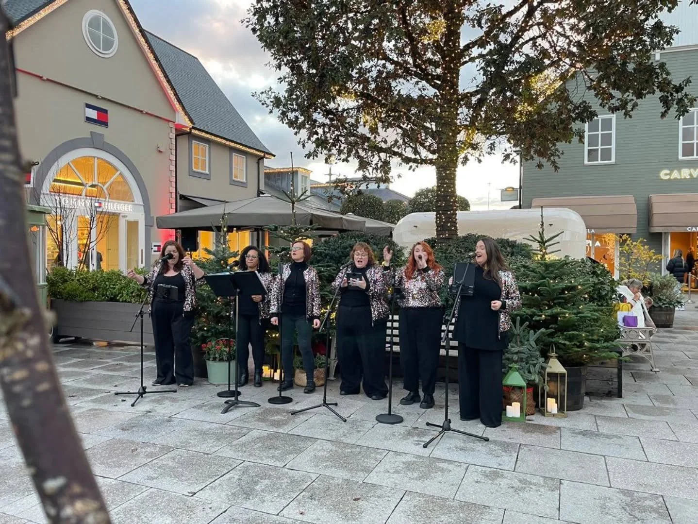 Thanks @dm_audio.ie for sharing these photos &amp; videos with us! It may have been a cold, grey &amp; rainy day but we still managed to find our festive spirit. ✨ 

Thanks so much to everyone who stopped by to listen to us, and of course to Shane &a