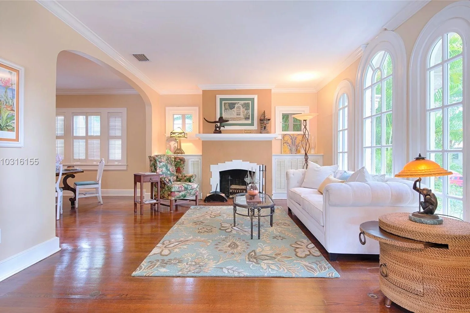 500 Majorca LIVING ROOM.jpg
