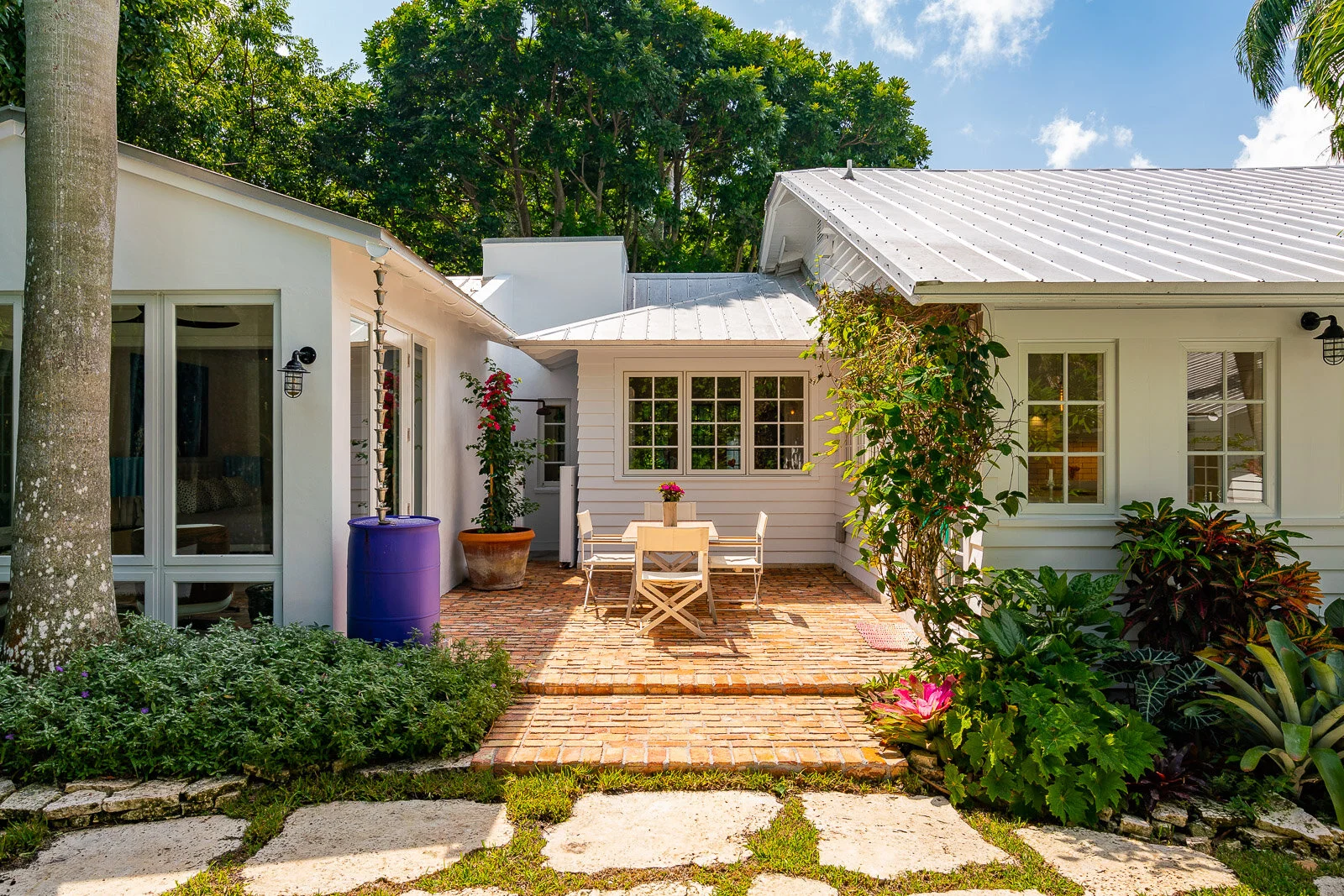 219 RIDGEWOOD ROAD — LAURA MULLANEY & JANE GOMEZMENA
