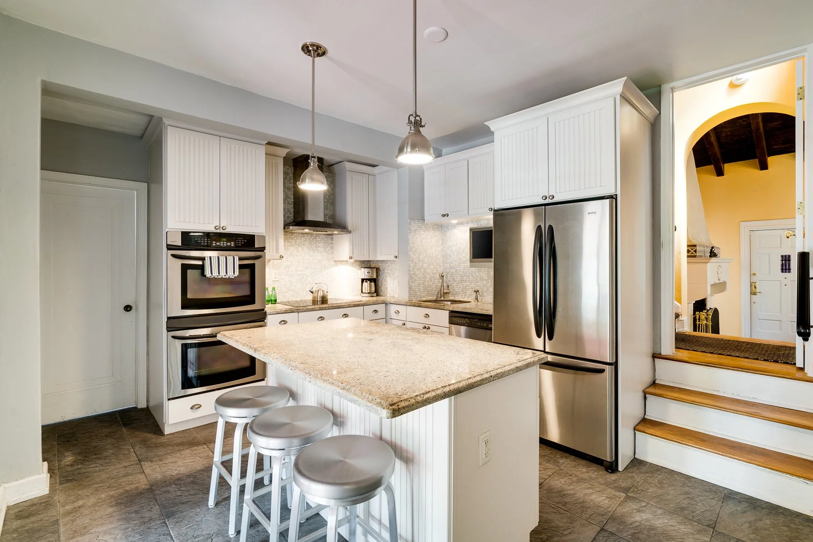 2842 DE SOTO BOULEVARD — LAURA MULLANEY & JANE GOMEZMENA