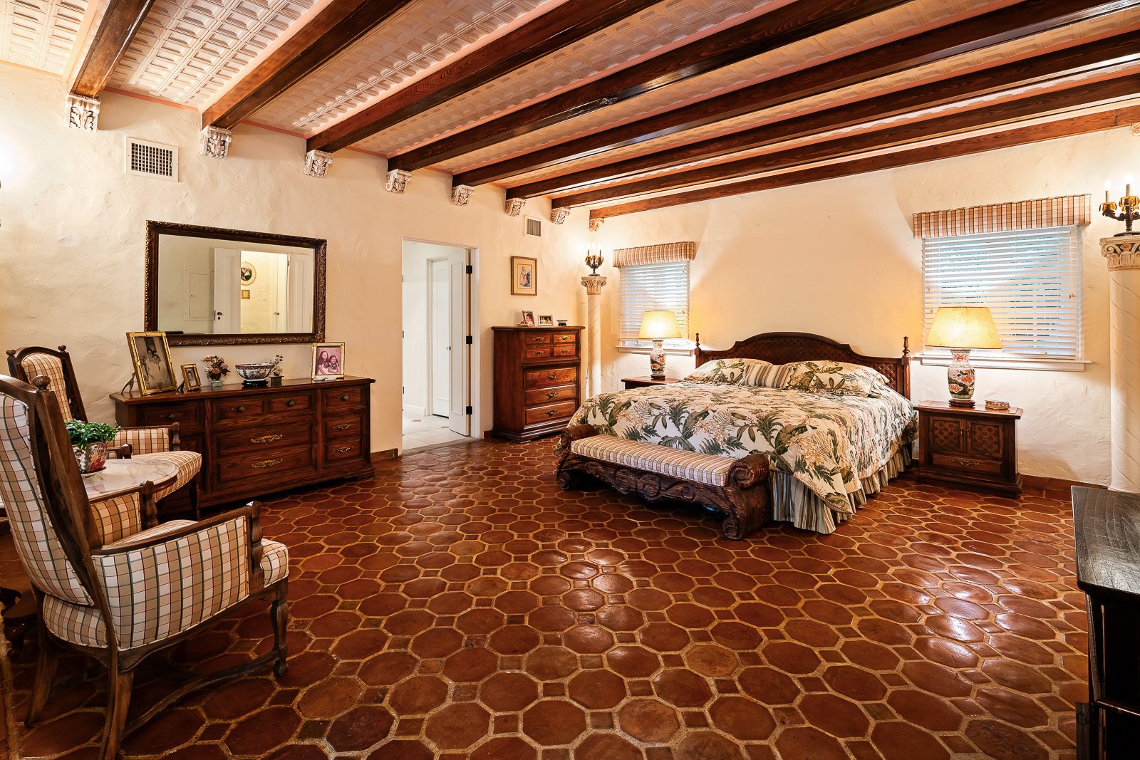 AlexTphoto.com - 925 Castile Plaza-10-Web.jpg