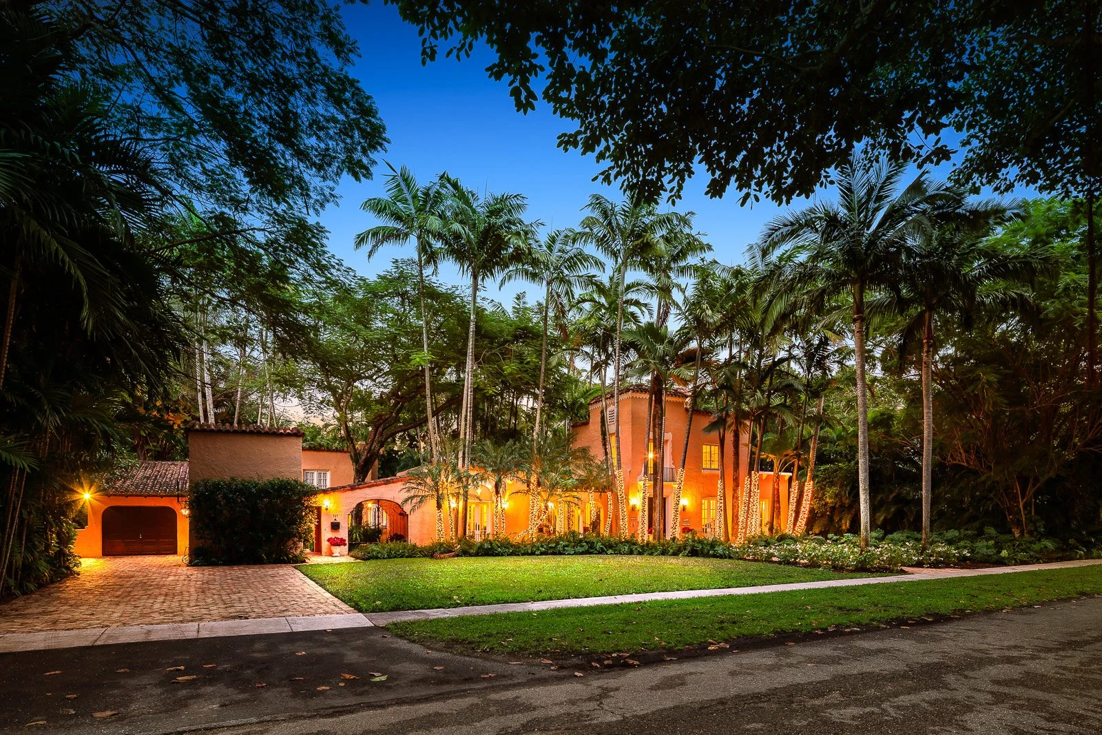 AlexTphoto.com - 925 Castile Plaza-Twilights-02-Web.jpg