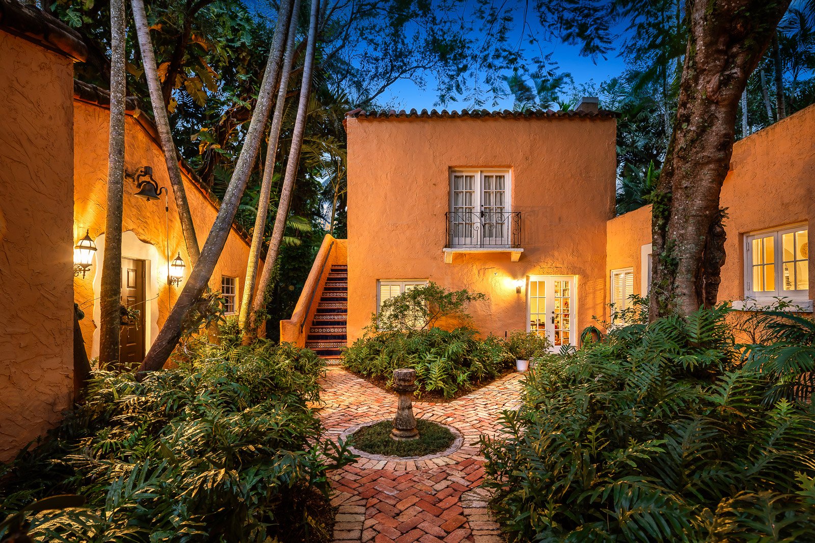 AlexTphoto.com - 925 Castile Plaza-Twilights-05-Web.jpg