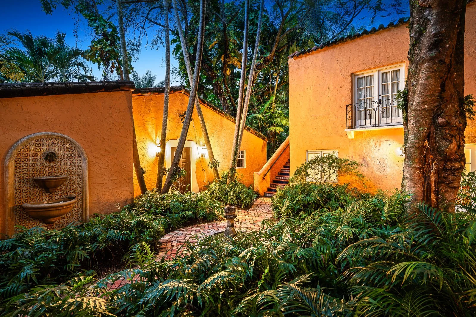 AlexTphoto.com - 925 Castile Plaza-Twilights-06-Web.jpg