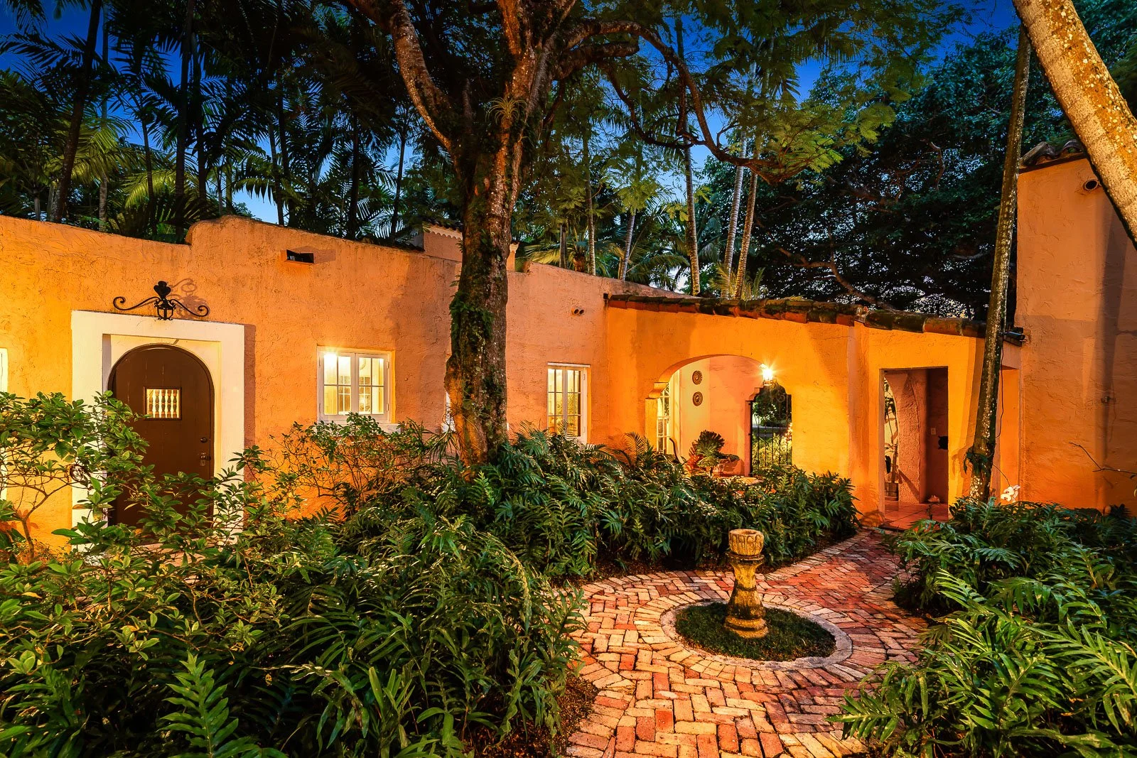 AlexTphoto.com - 925 Castile Plaza-Twilights-07-Web.jpg