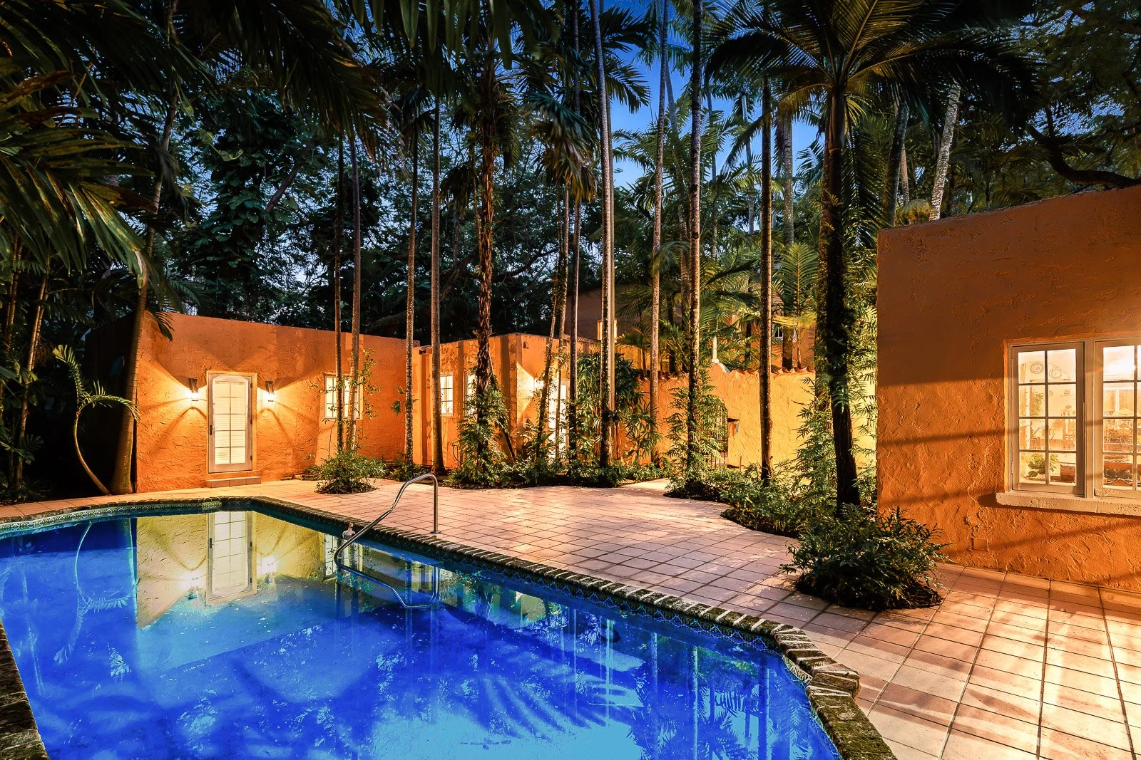 AlexTphoto.com - 925 Castile Plaza-Twilights-08-Web.jpg