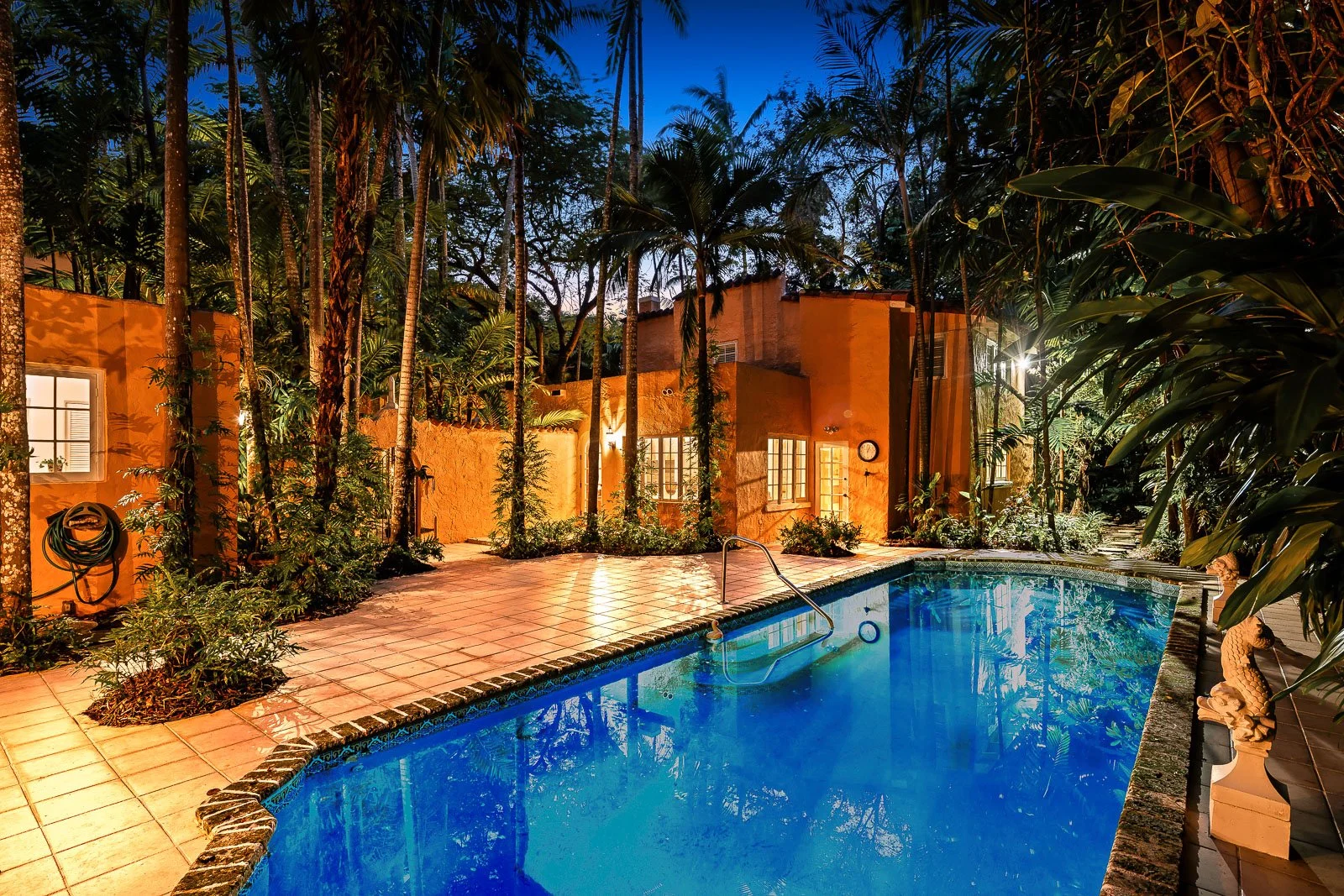 AlexTphoto.com - 925 Castile Plaza-Twilights-09-Web.jpg