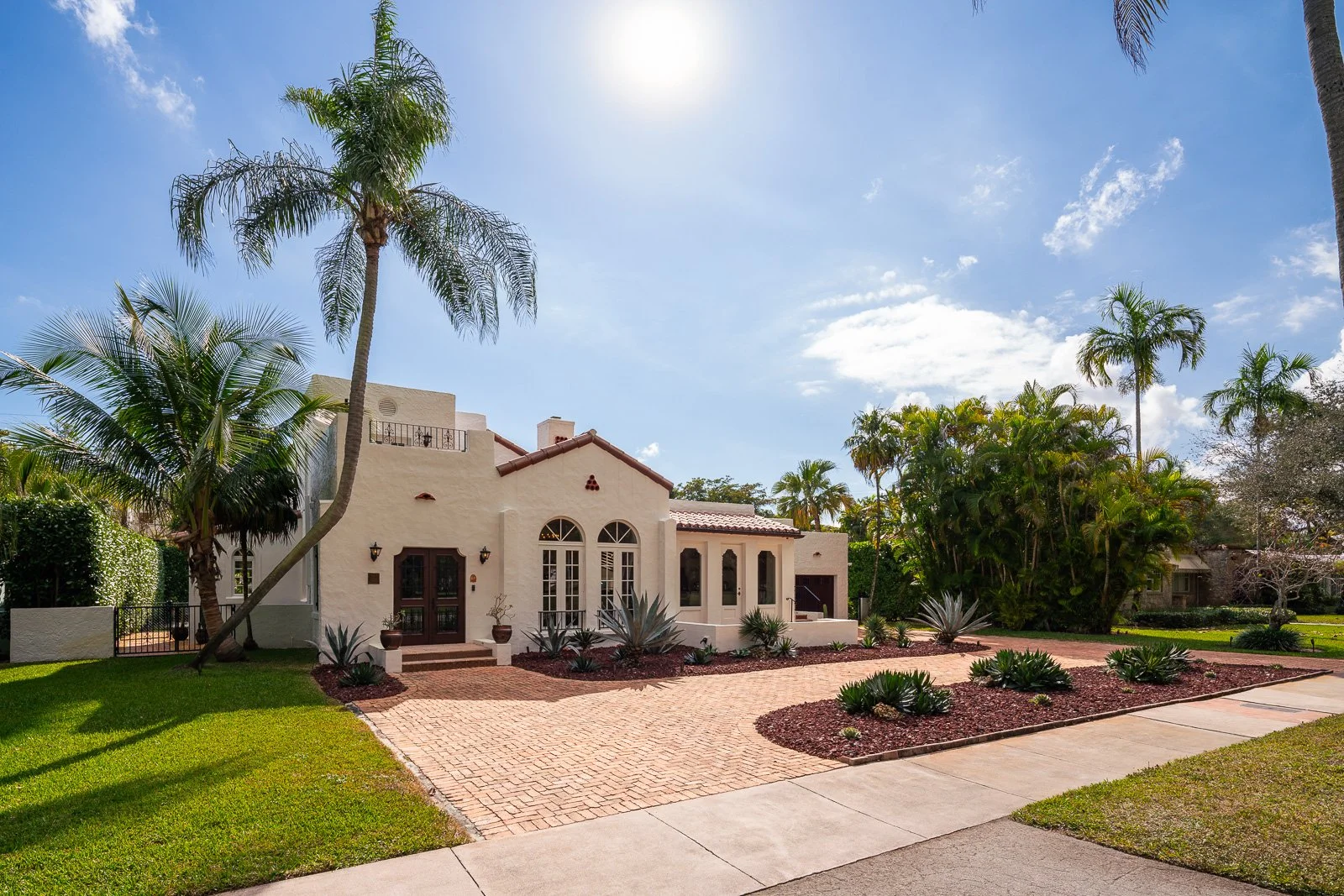 AlexTphoto.com - 1234 S Greenway Dr-01-Web.jpg