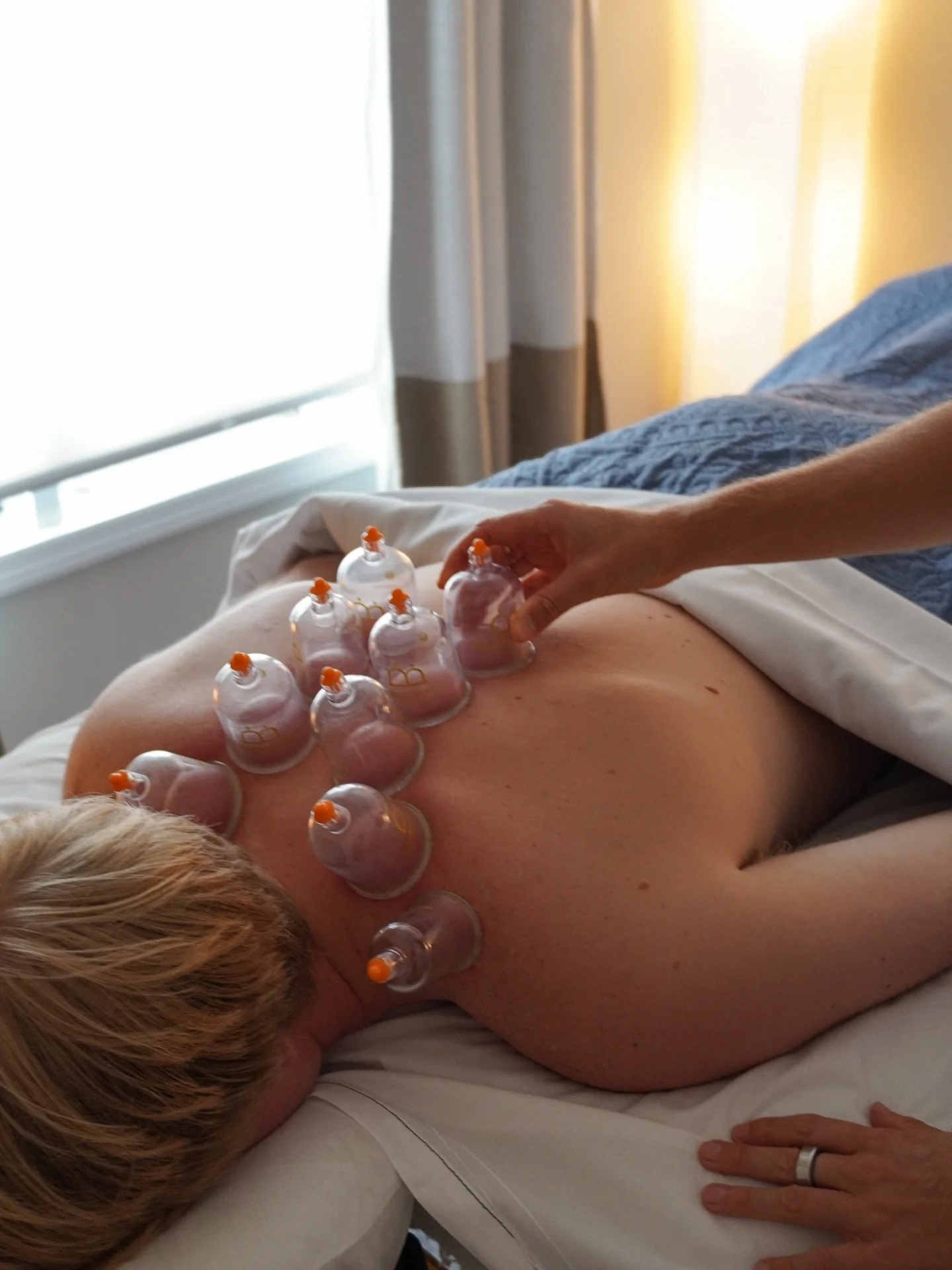 If you&rsquo;ve been dealing with chronic pain, tight muscles, headaches, or stress that won&rsquo;t fully go away&hellip; this is your sign to try cupping therapy.

In Traditional Chinese Medicine, pain is often a result of stagnation when blood flo