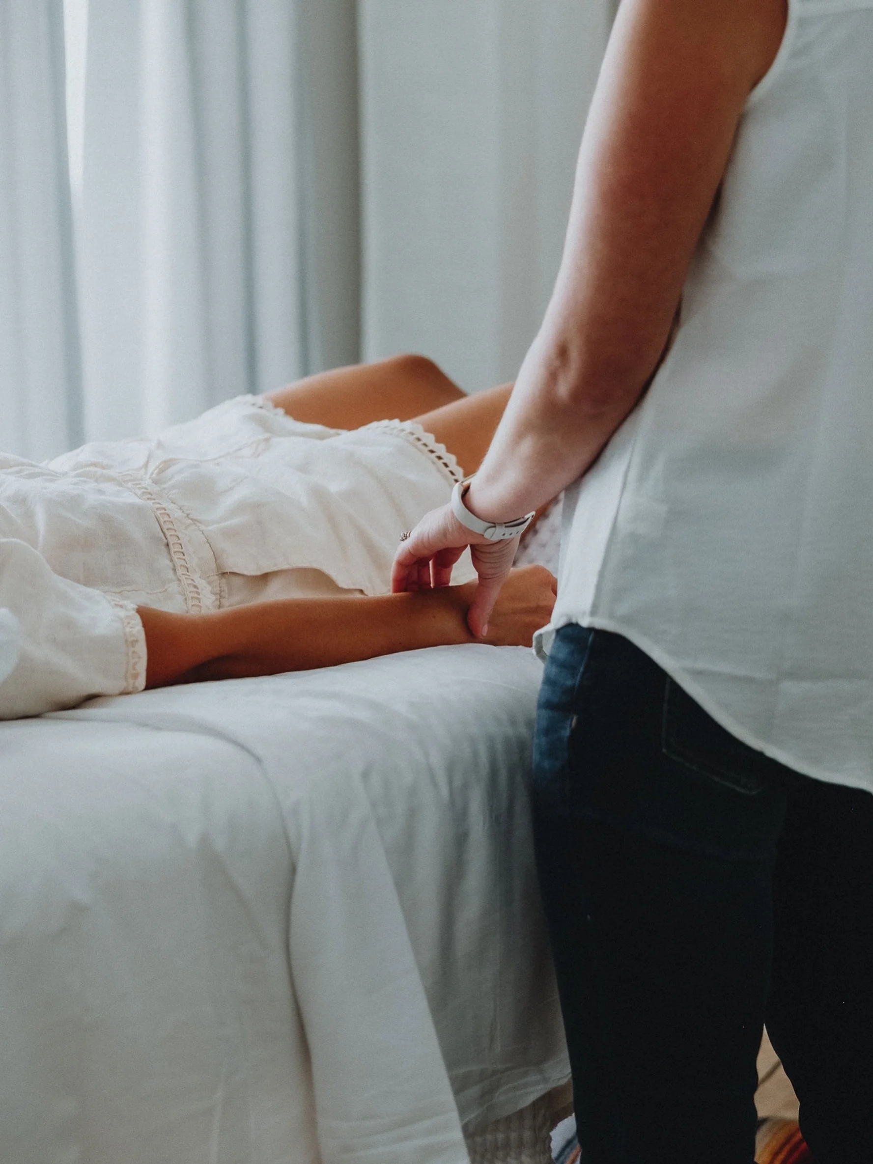 You don&rsquo;t have to play tennis to get tennis elbow. 🎾👀

Repetitive movements of the wrist + forearm can lead to irritation around the elbow, leaving you with pain, weakness, or that annoying &ldquo;why does THIS hurt?&rdquo; feeling during eve