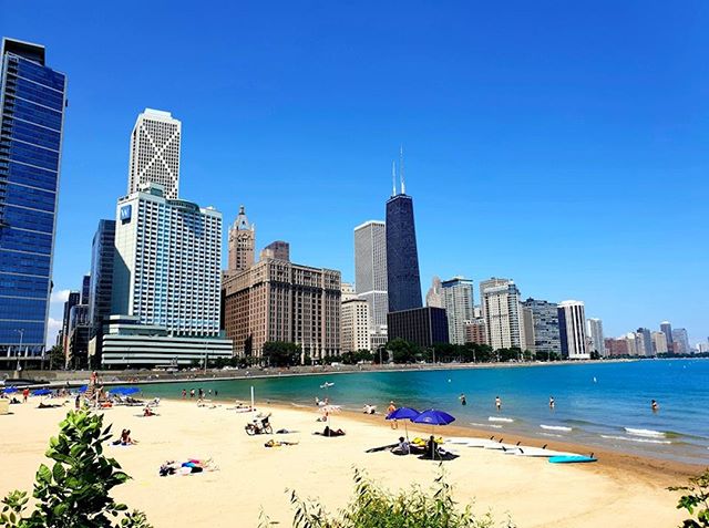 Soak up the last of those Chicago rays on the beaches of #LakeMichigan.