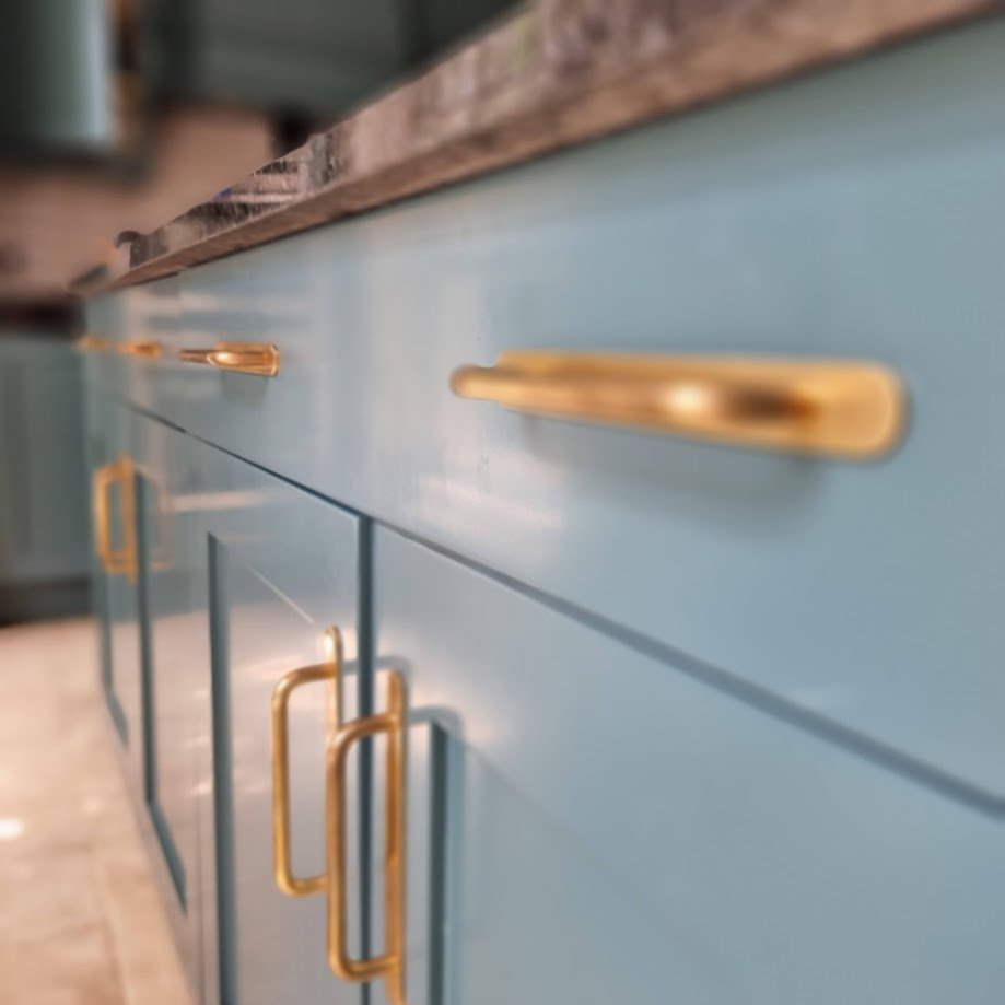 RESPRAYING KITCHEN ENGLEFIELD GREEN AFTER 60.jpg