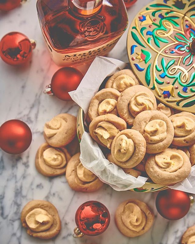 Check out the link in my bio for more!! This one is one of my personal favorites  of the Holiday recipe shots for @makersmark. Photographed by @teebudnick food, set styling and concepts by (me) @cliffsagirl 
Happy Holidays and thanks for all the supp
