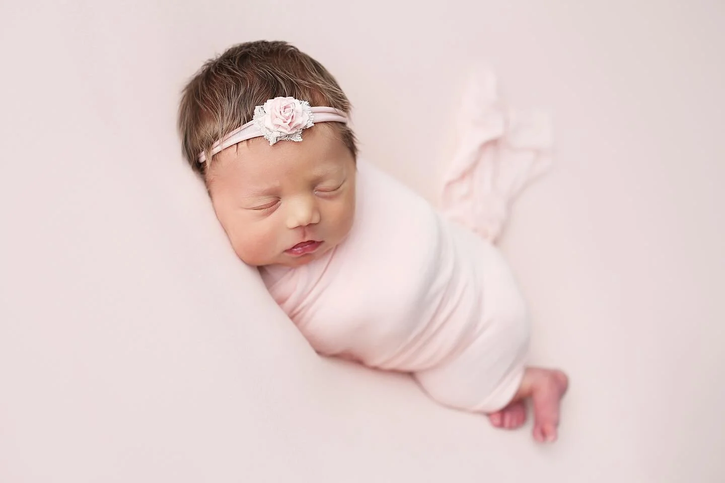 Pretty in pink 🌸 
.
.
.
#newborn #newbornsession #washingtondc #washingtondcnewbornphotographer #virginianewbornphotographer #novanewbornphotographer #mdnewbornphotographer #vanewbornphotographer #fallschurchnewbornphotographer #mcleannewbornphotogr