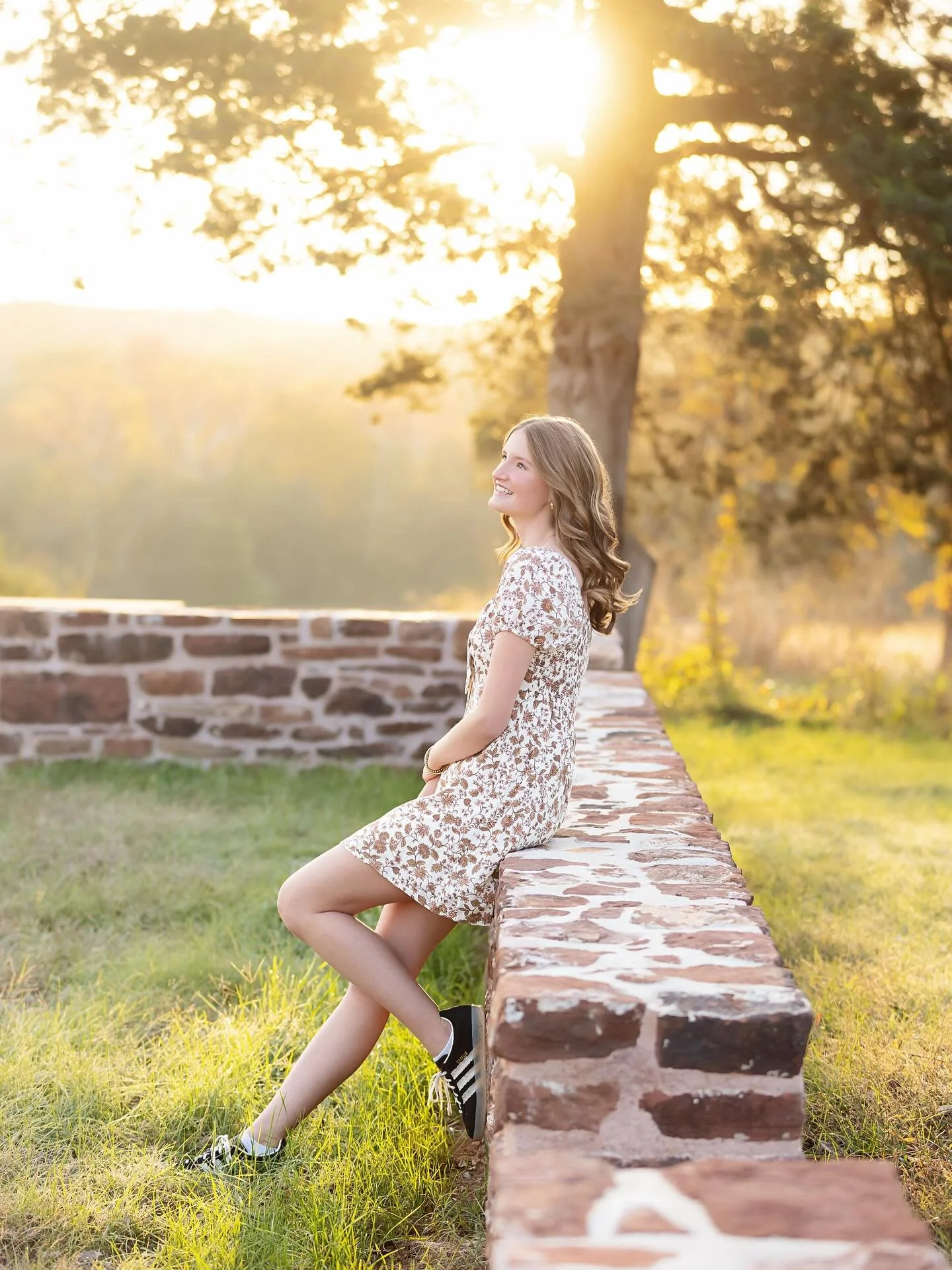 Dreamiest location and lighting with this darling senior ❤️ 
.
.
.
#classof2026 #seniors #seniorphotographer #washingtondc #virginiaphotographer