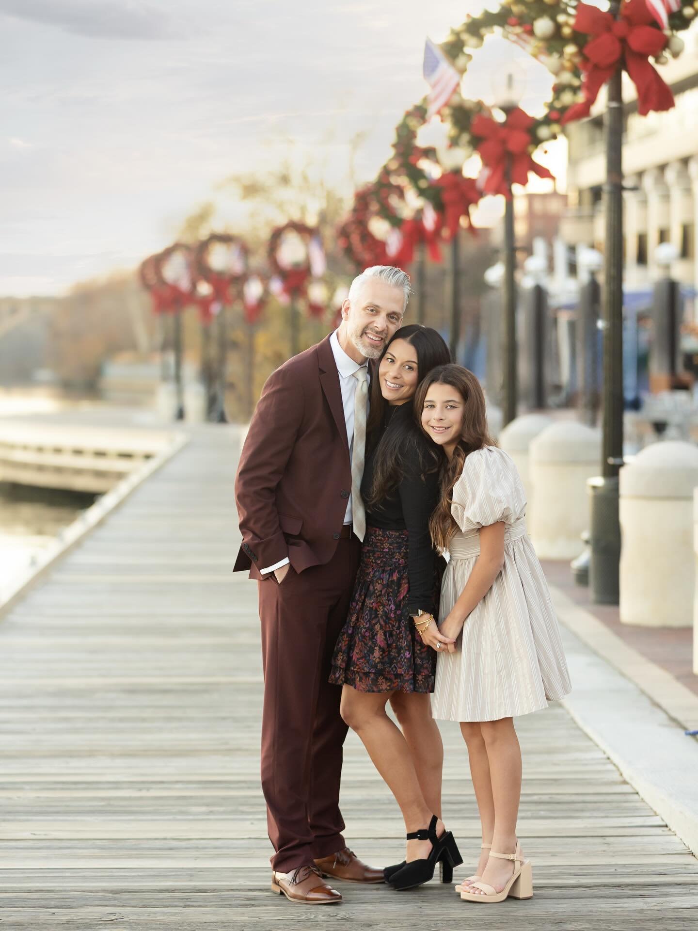 Loved this location so much for a Christmas family session ❤️. I mean, how cute are all the wreaths lined up on the light posts!?
#familyphotographer #canon #georgetownphotographer #christmassession #familyposing