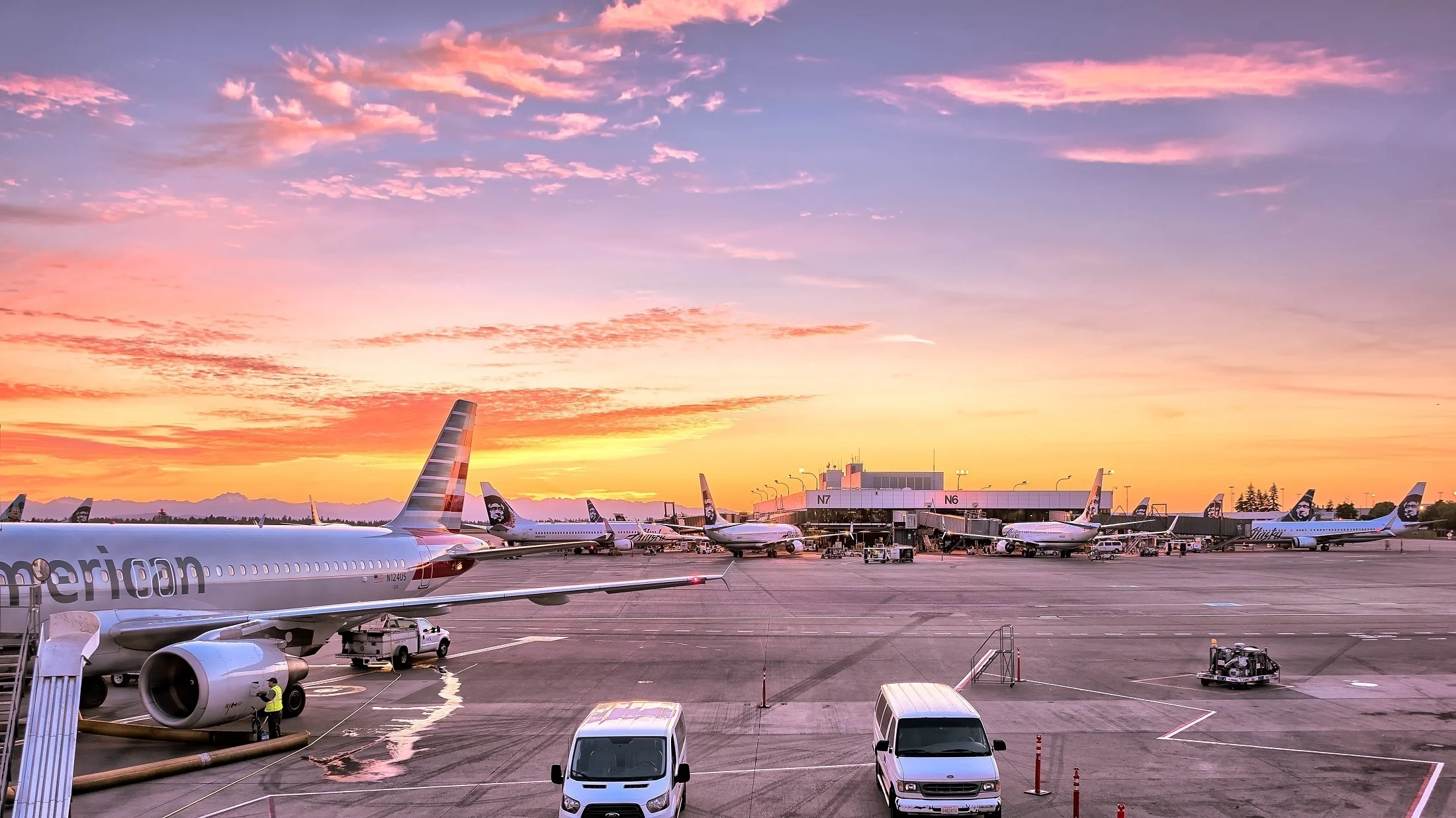 airport-airplanes-gates-flight-line-163771.jpg