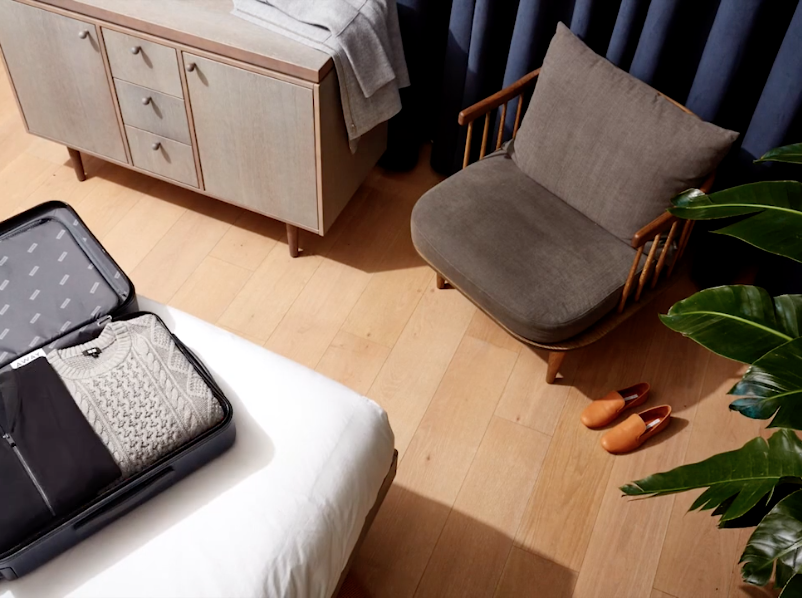 5 Things to Add &amp; 5 Things to Ditch in Your Travel Bag(s)