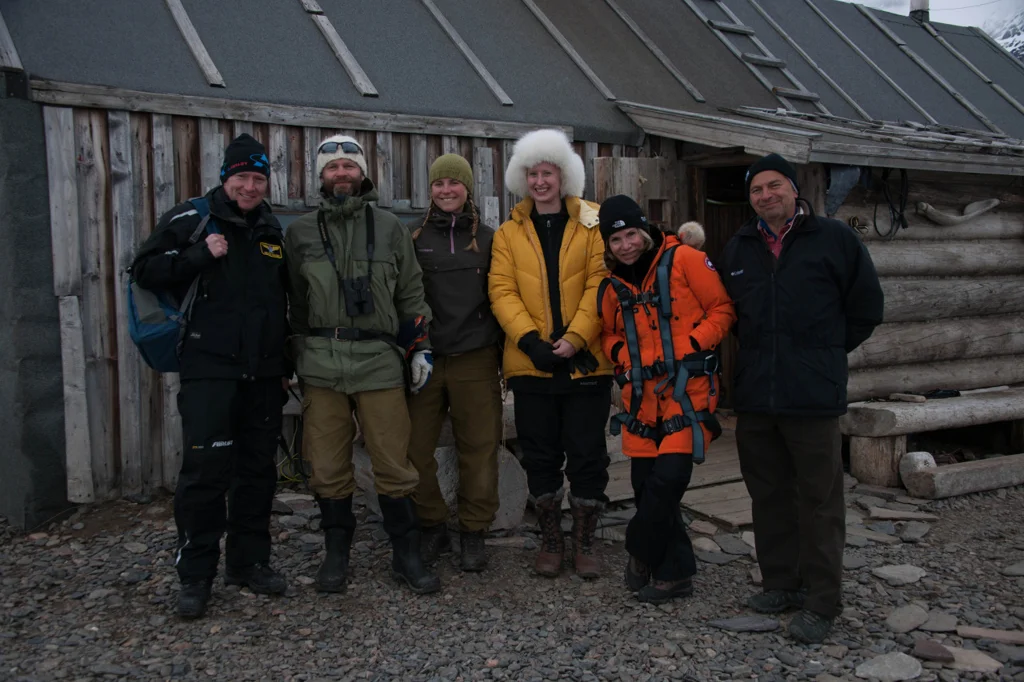 From left to right: Henning (our pilot), Ragnhild and Frode (the trappers), Angela, Diane, Bill