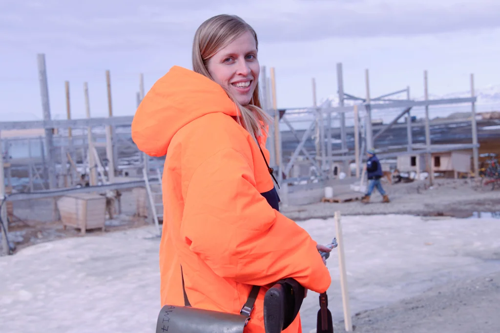 Gemma Kulk (carries a rifle which must be done on the island in case of polar bear attack) 