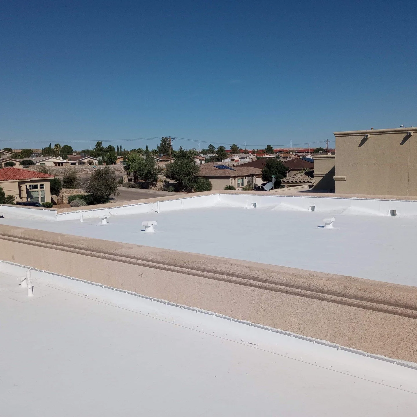 Nice slope and crickets on this beautiful TPO roof our team built in Anthony, NM!
#ROOFING #NEWMEXICO