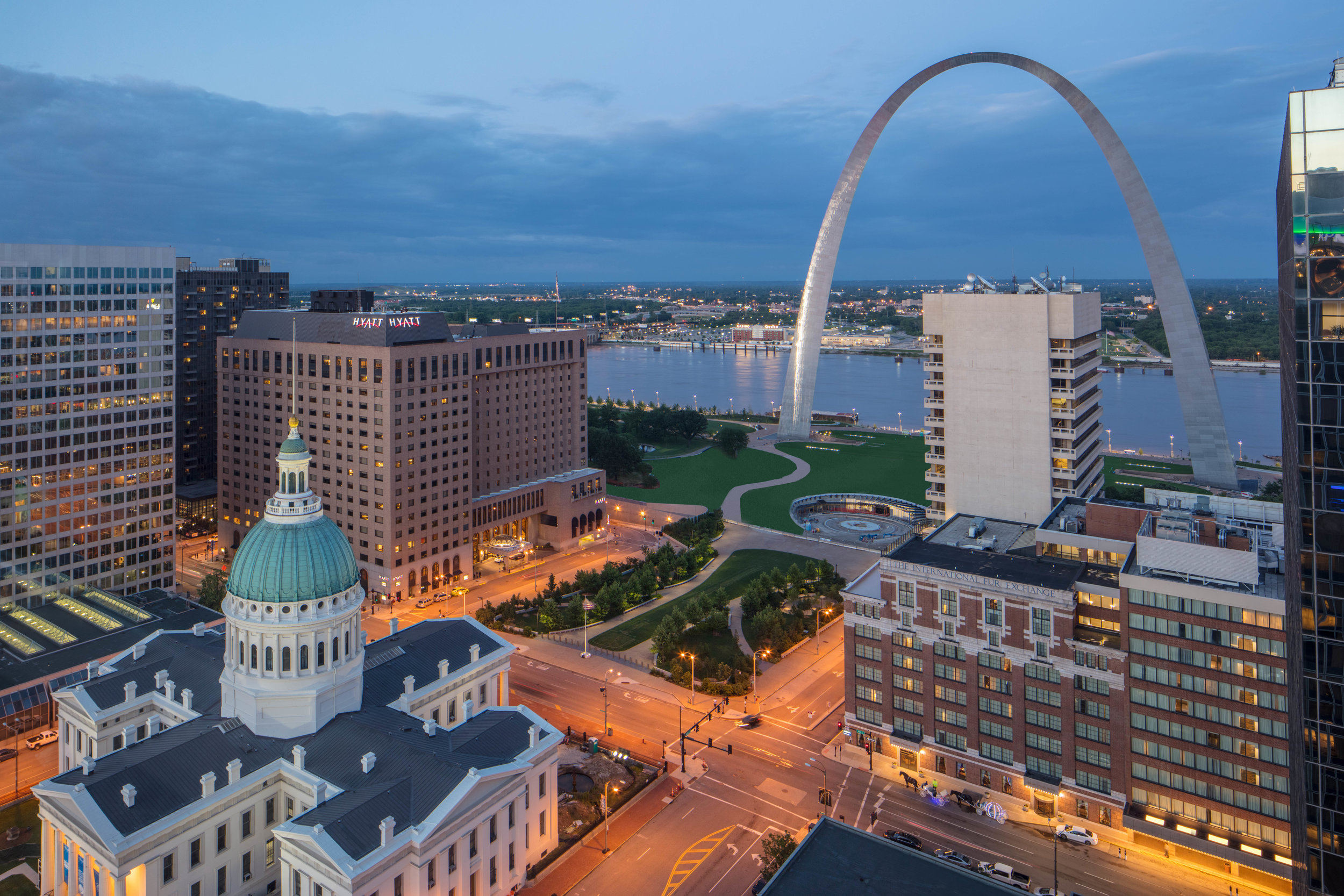 Hyatt-Regency-StLouis-at-the-Arch-Arch-Park-Exterior.jpg