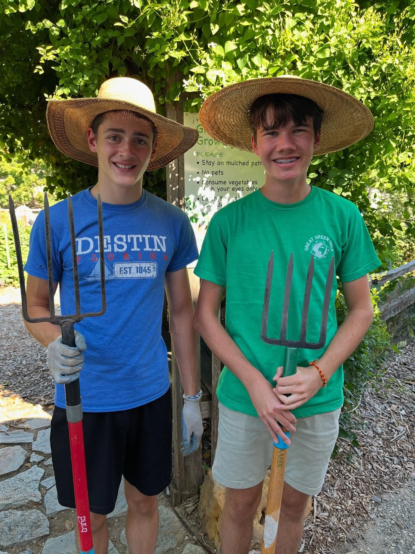 We’re as corny as Kansas in August - especially at tomorrow’s market at the Ballard Center from 4-6pm, where we’ll have fresh sweet corn to share, thanks to a generous donation from South Baldwin Farms. We also have SO many tomatoes