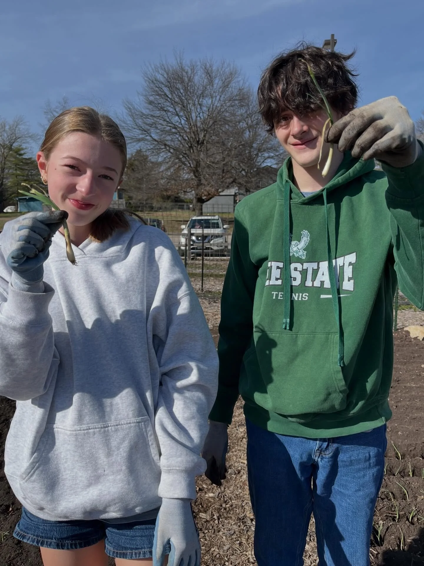 More onions in the ground today! Beautiful weather, hard workers, a commitment to community. A perfect way to wind up a Friday. Thanks Felix and Ellen. And. Happy Birthday yesterday to Ellen. 🥳🎉
