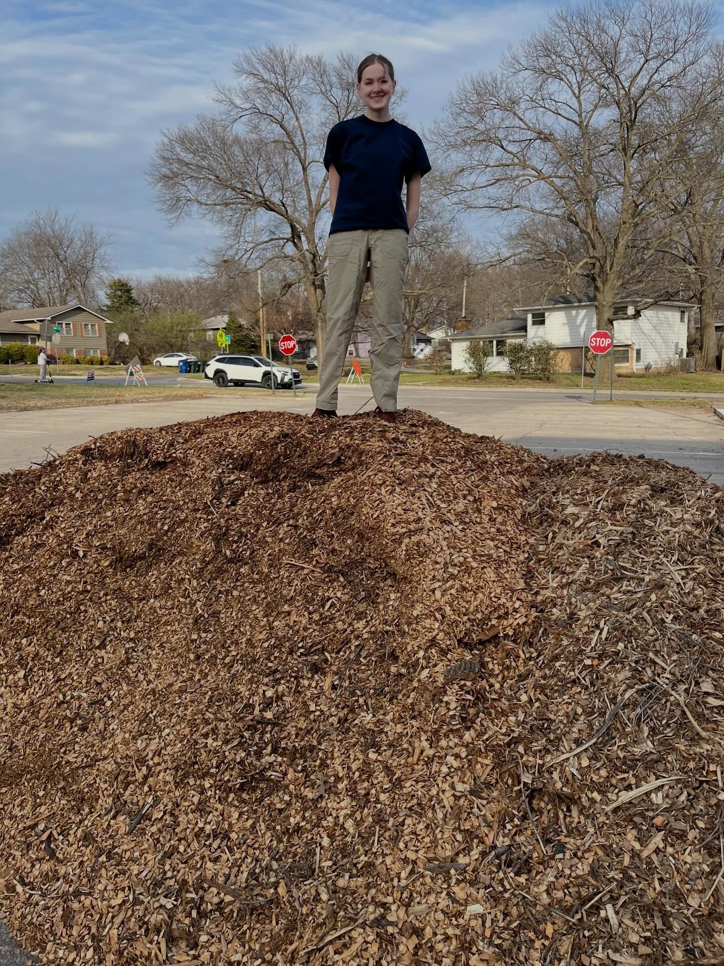 Look who&rsquo;s back on top of the Growing Food Growing Health mulch pile! It&rsquo;s Elinor, now completing her first year at KU and lending us a volunteer hand in the garden. Hooray! &hearts;️