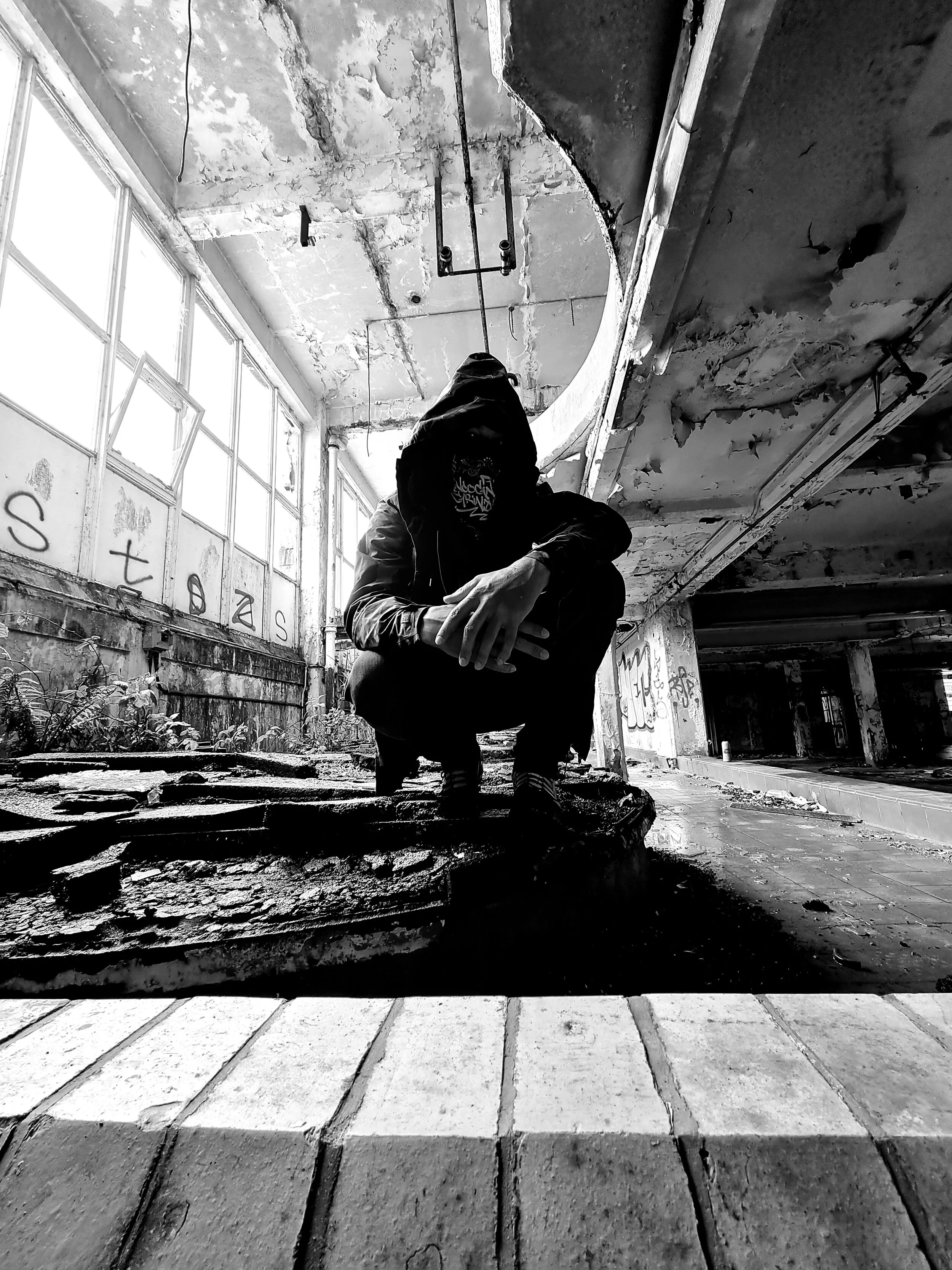 Riffree - Make Believe (Official Video)