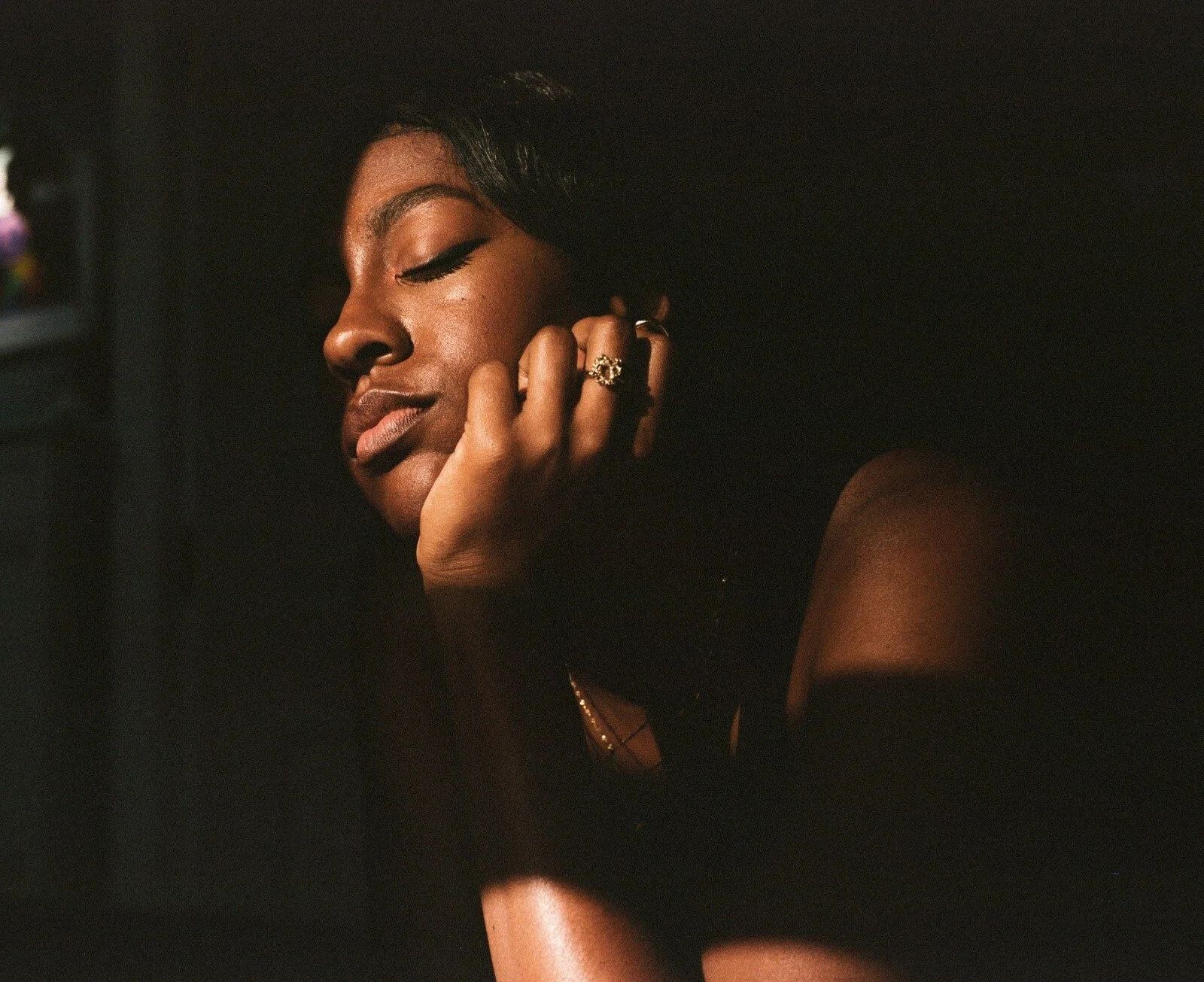 anaiis ft: Chronixx - cry in your sleep (Single)