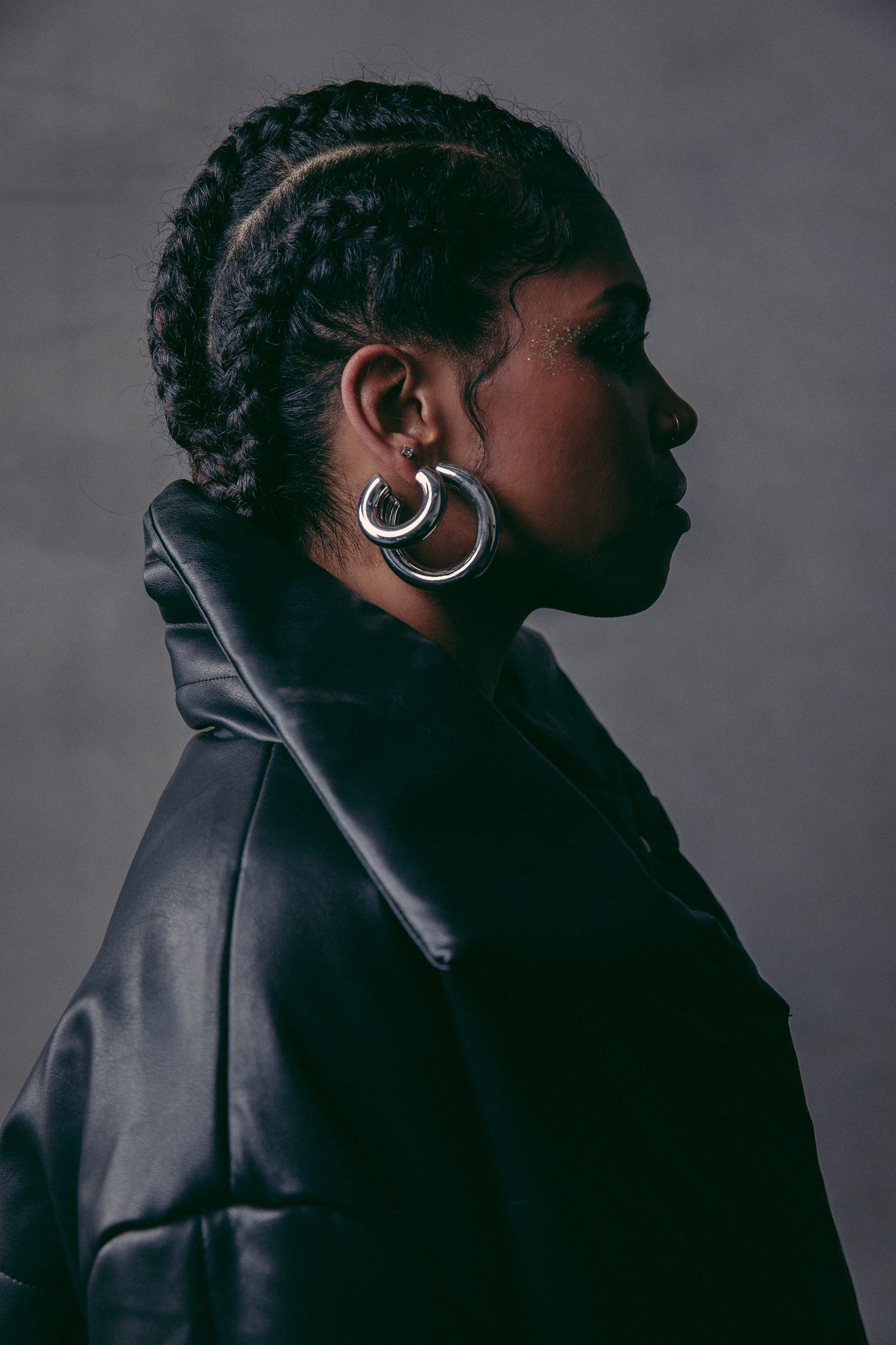 PREMIERE: Liyah Knight - Travellers Guide (EP)