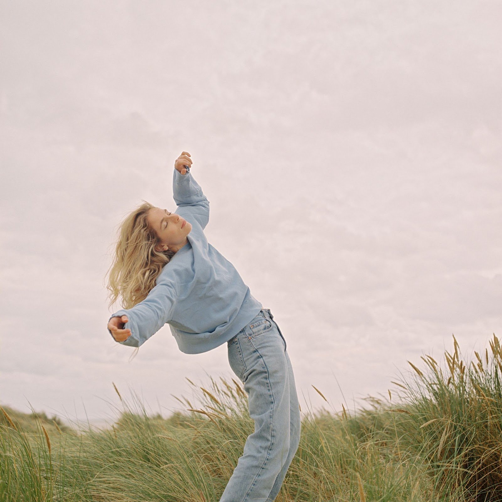 emie nathan - white light (EP) + 10 Questions