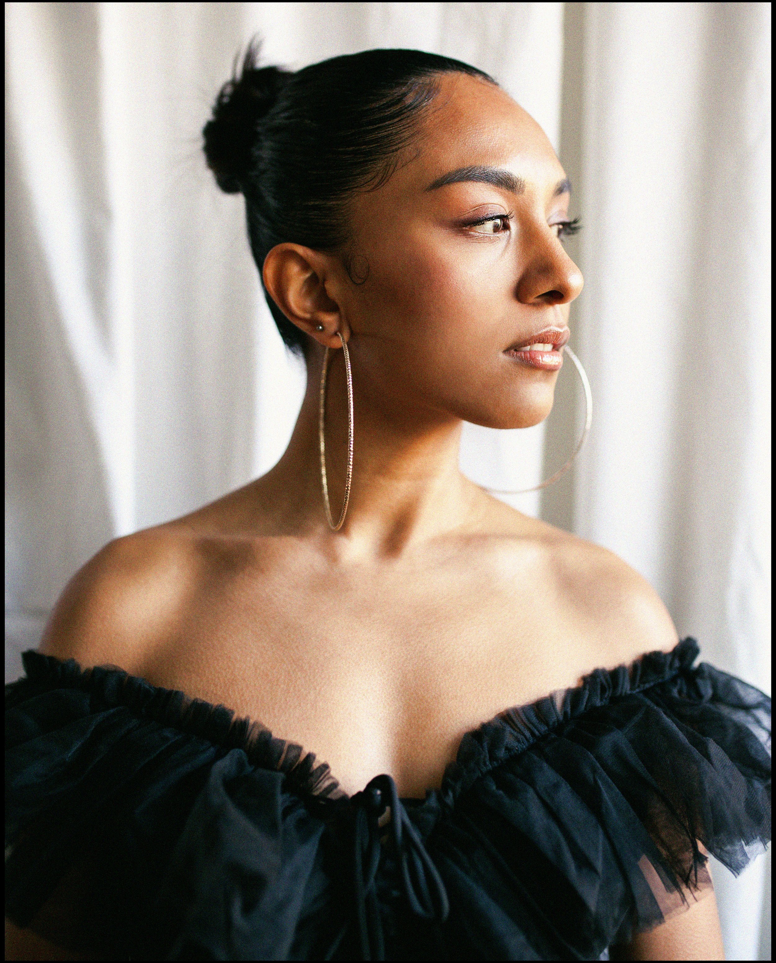 PREMIERE: Vicky Pasion - Let Go (Single)