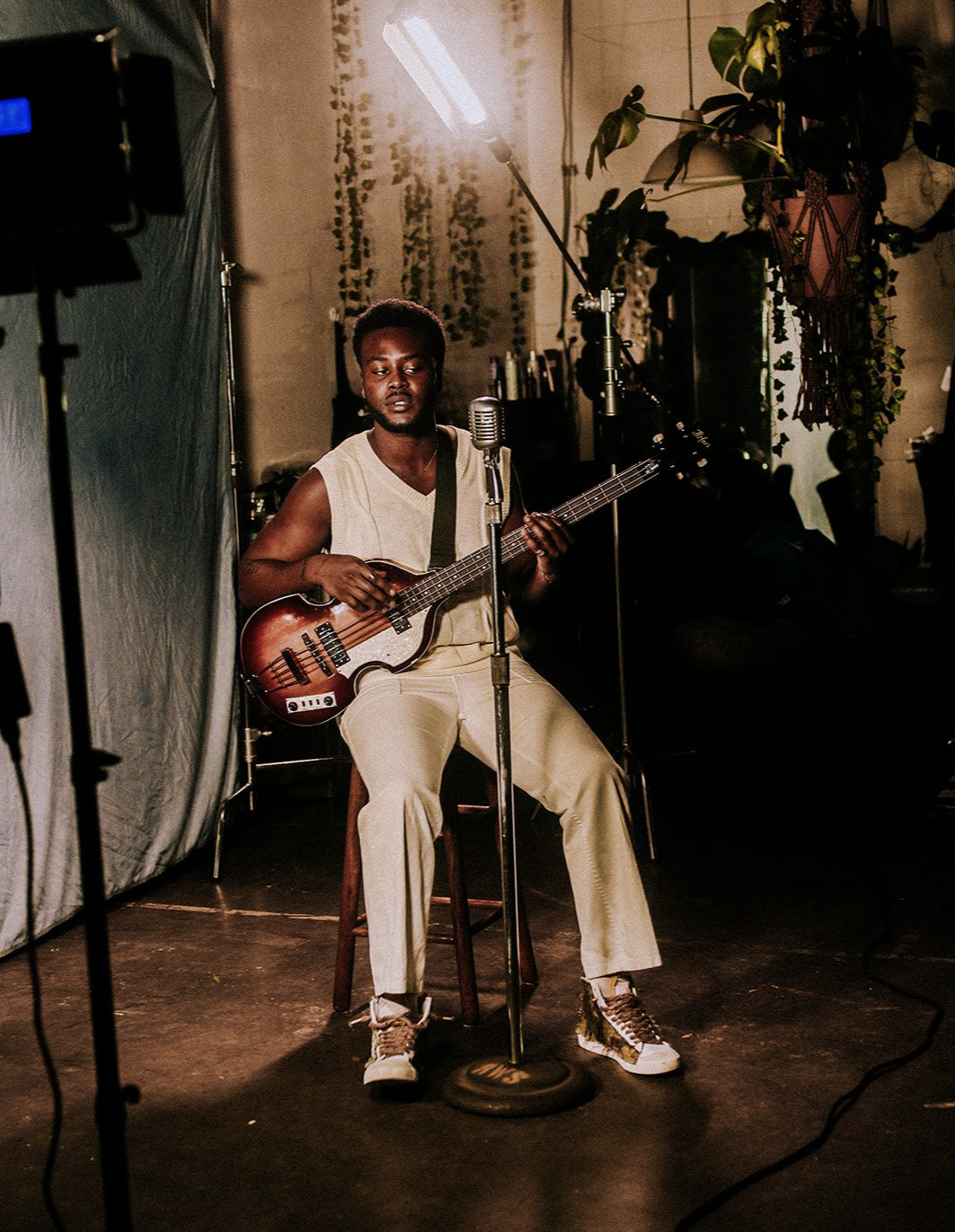 Moise - Cellphone Receiver (Official Video)