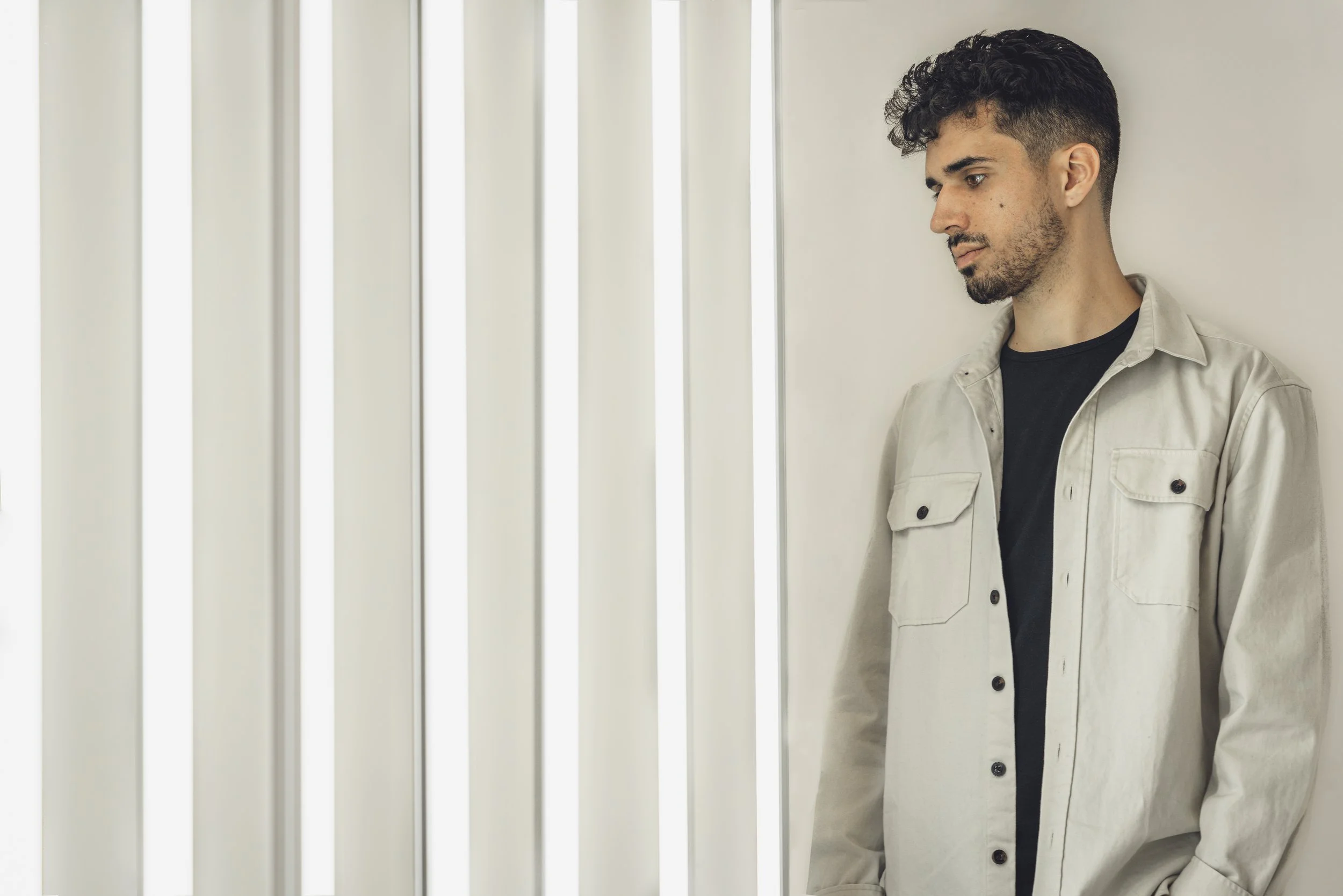 Amomalie ft: Bad Snacks - Hummingbird (Single)