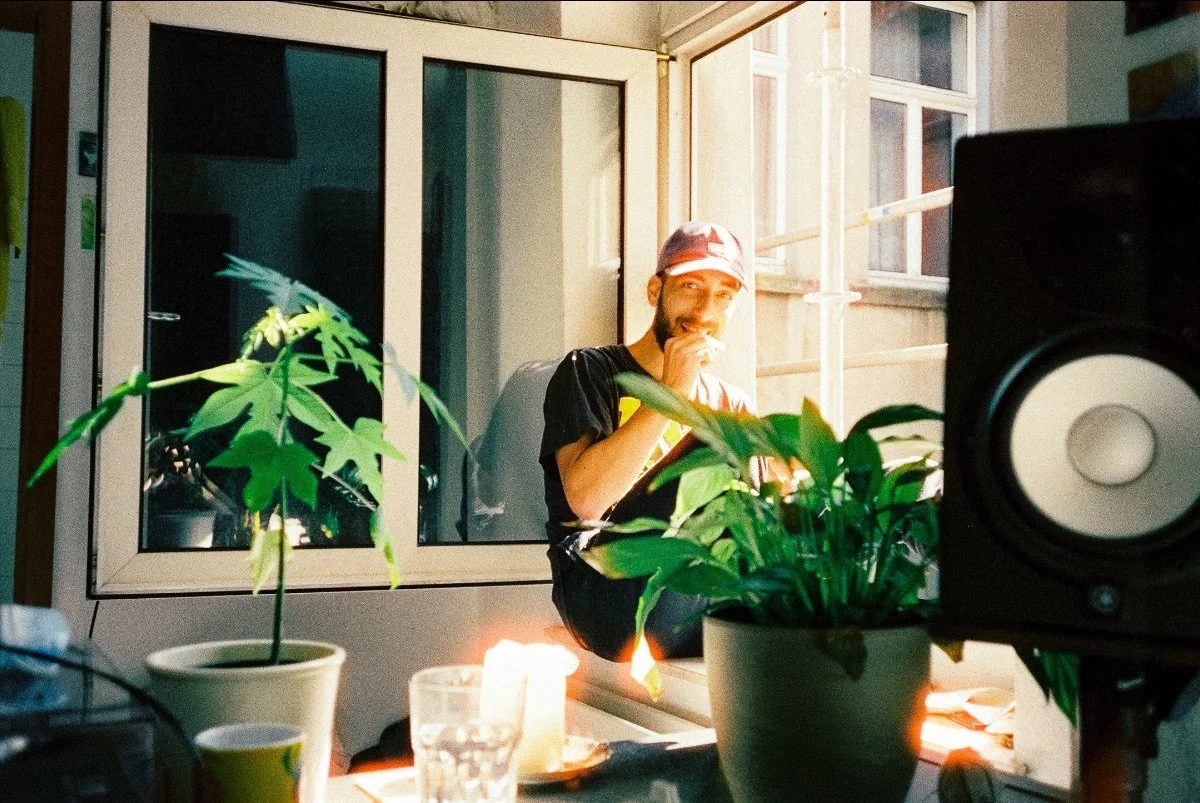 Mr. Käfer + YAN NAY - Krispl Alone (Single)