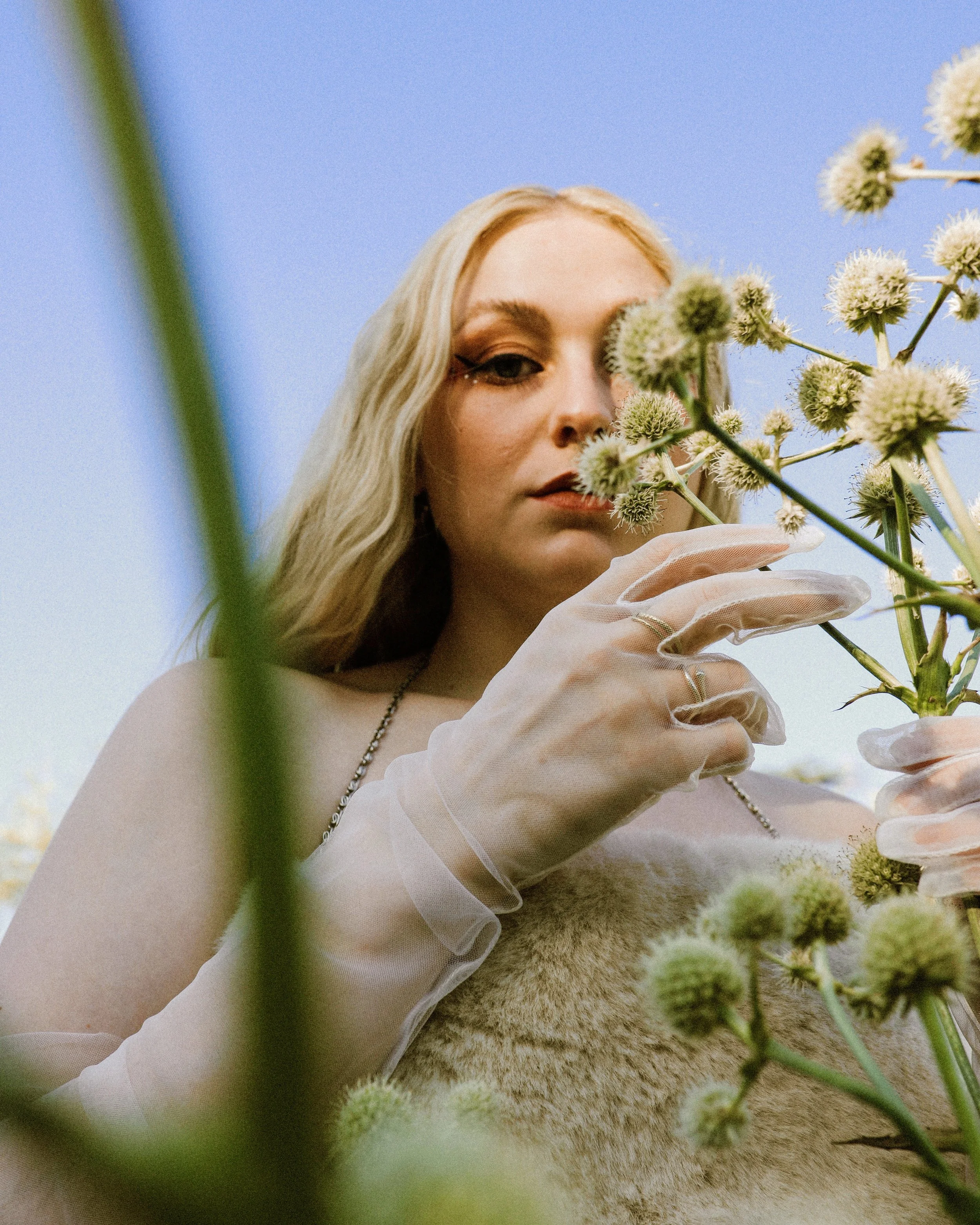 PREMIERE: B-ahwe - Next Spring (Single)