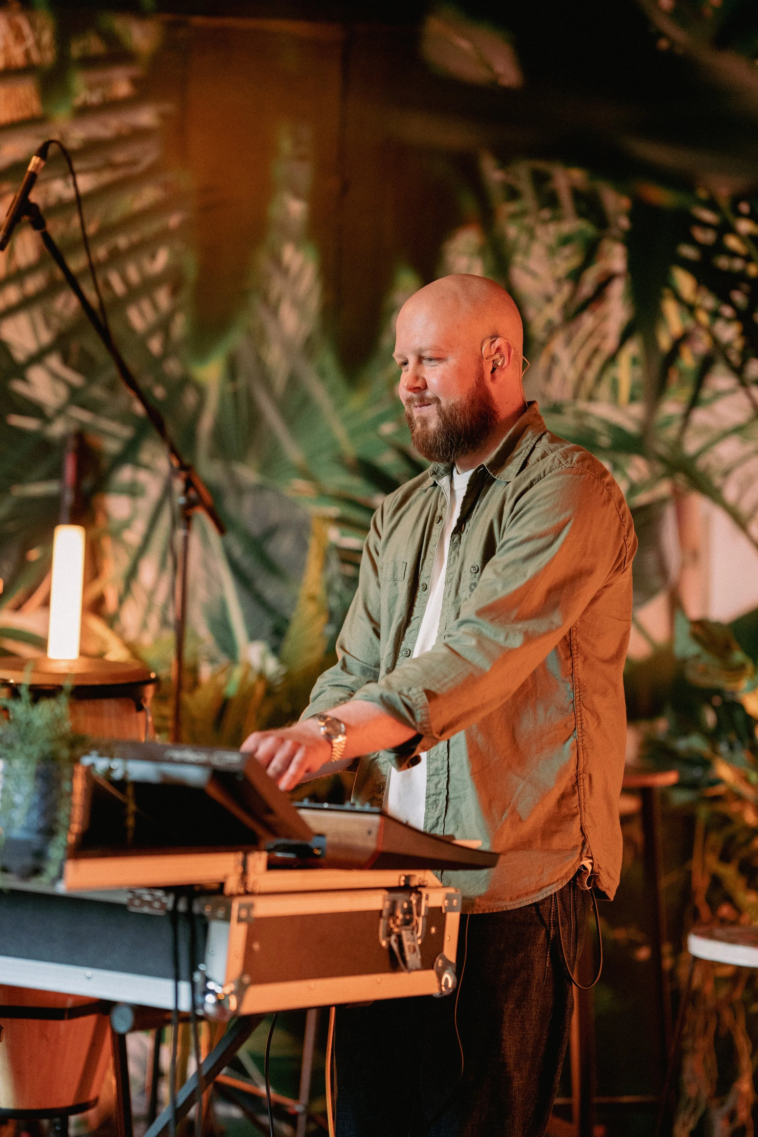  Yarni &amp; Give Me Monaco - Plucked &amp; Struck (Single)