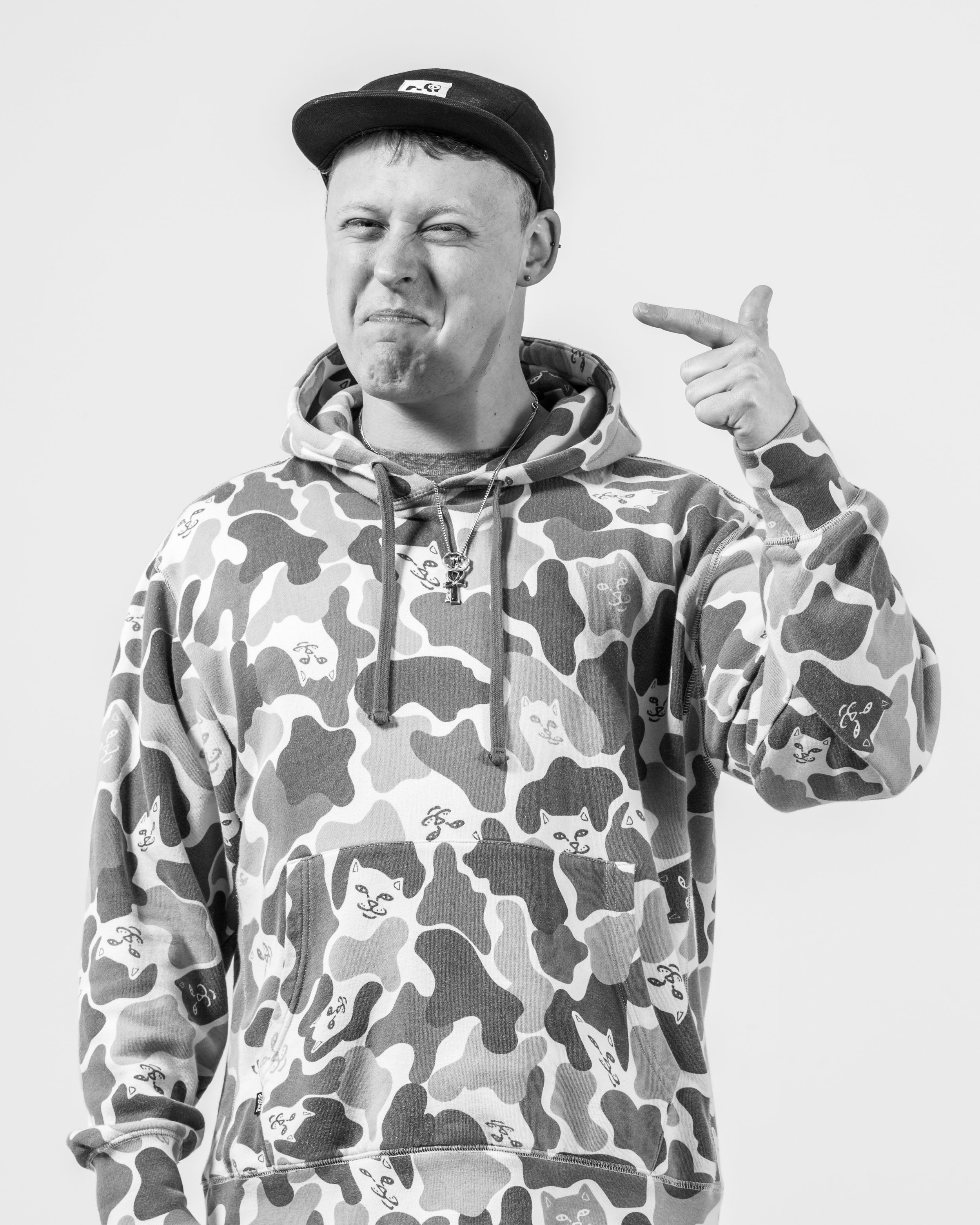 PREMIERE: Twitchee - Bars From The Madding Crowd (Album) + 10 Questions