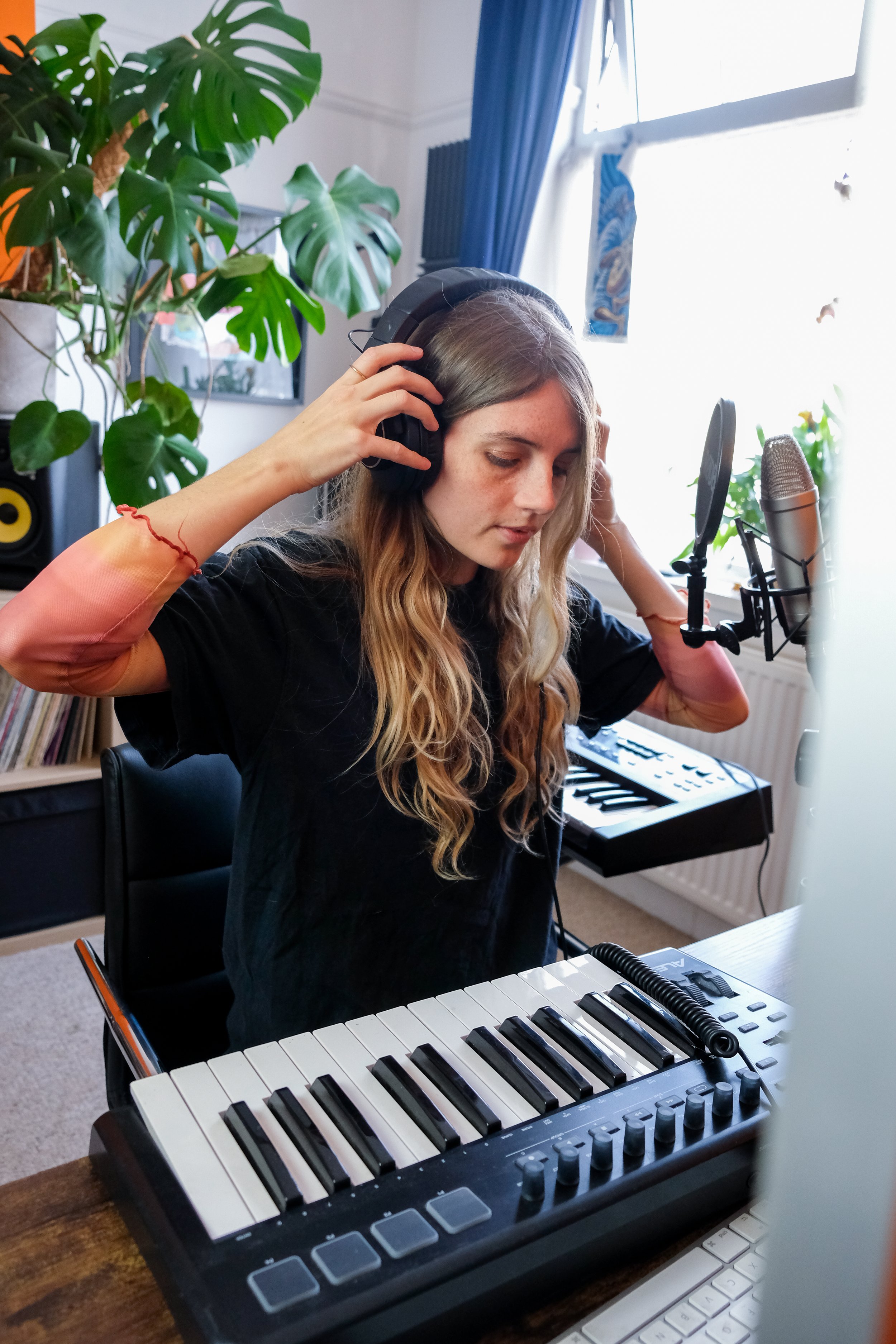 Slowe ft: Rachai - Fix Me Up (Single)