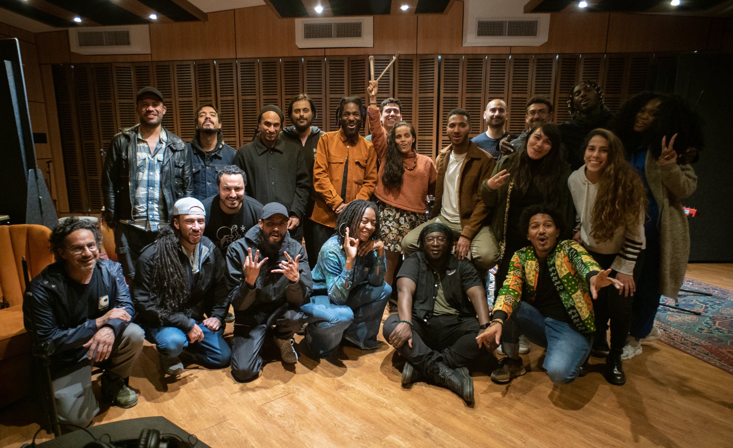 Mestizo - Mestizo (Album) + 10 Questions