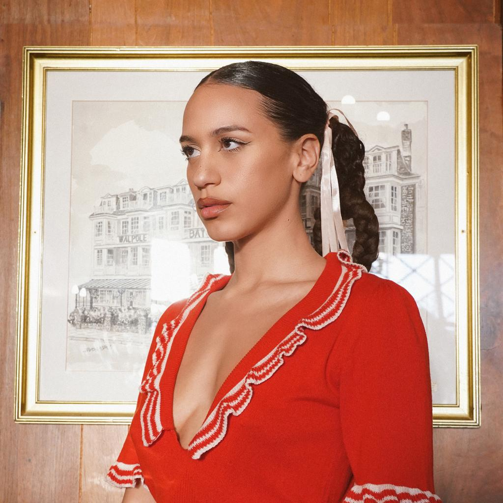 Maeve - Make Me Yours (Single)